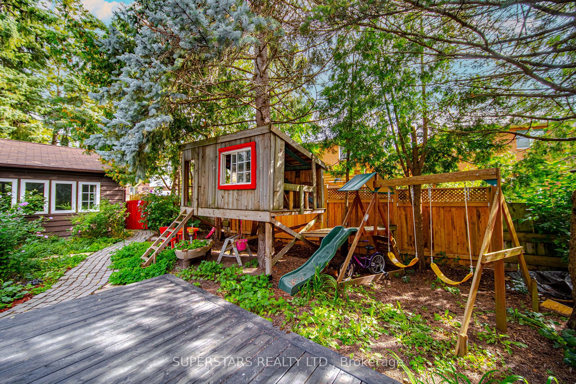 2319 Wildwood Crescent