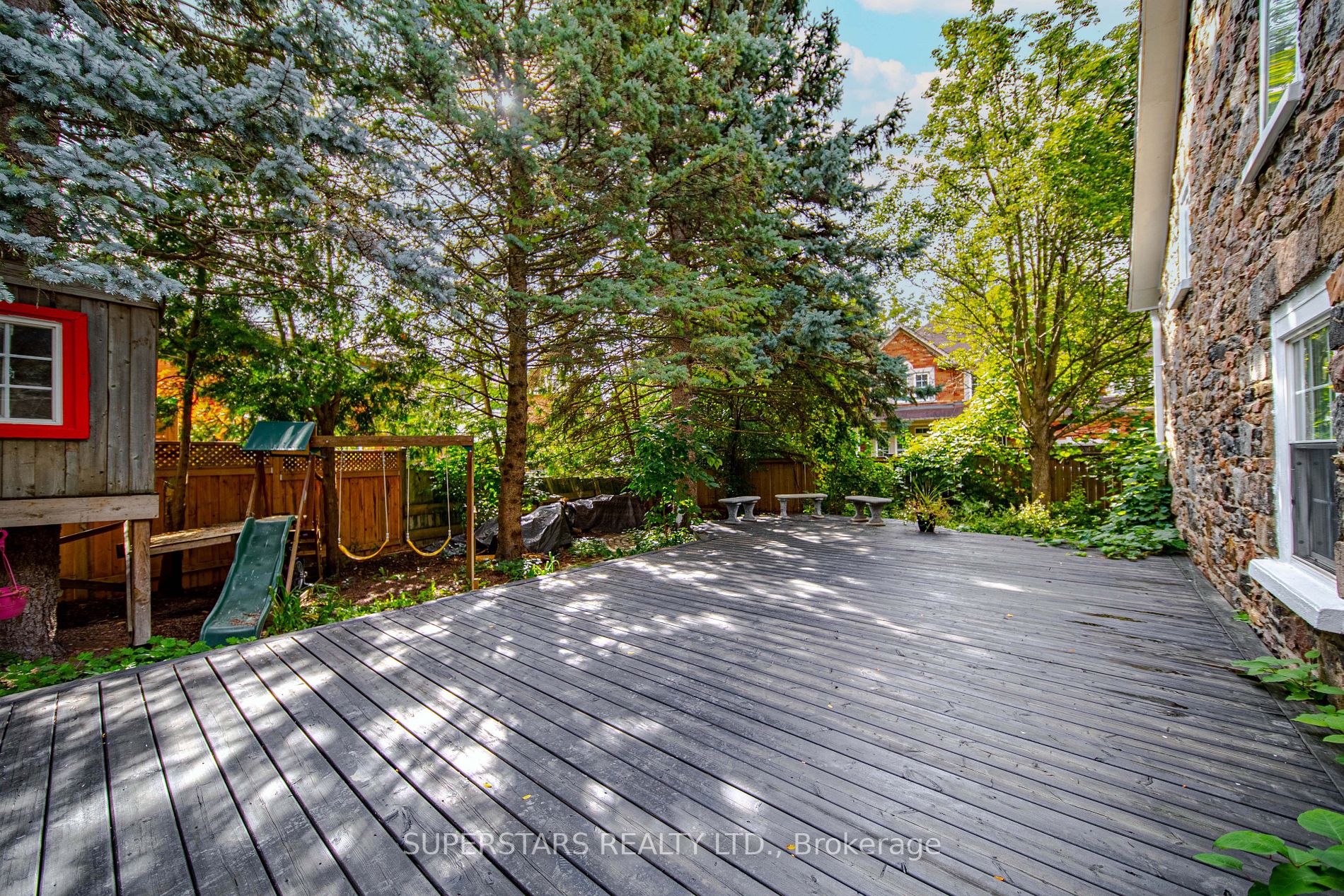 2319 Wildwood Crescent