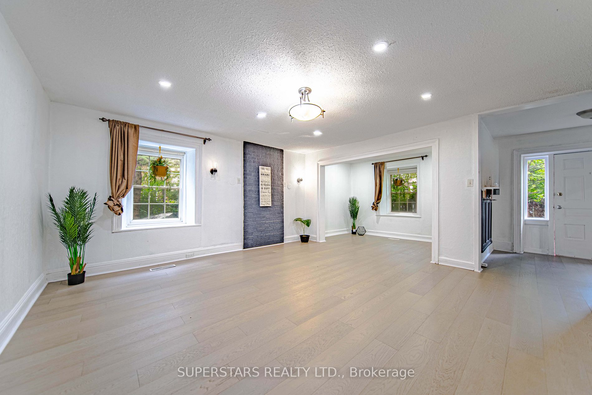 2319 Wildwood Crescent