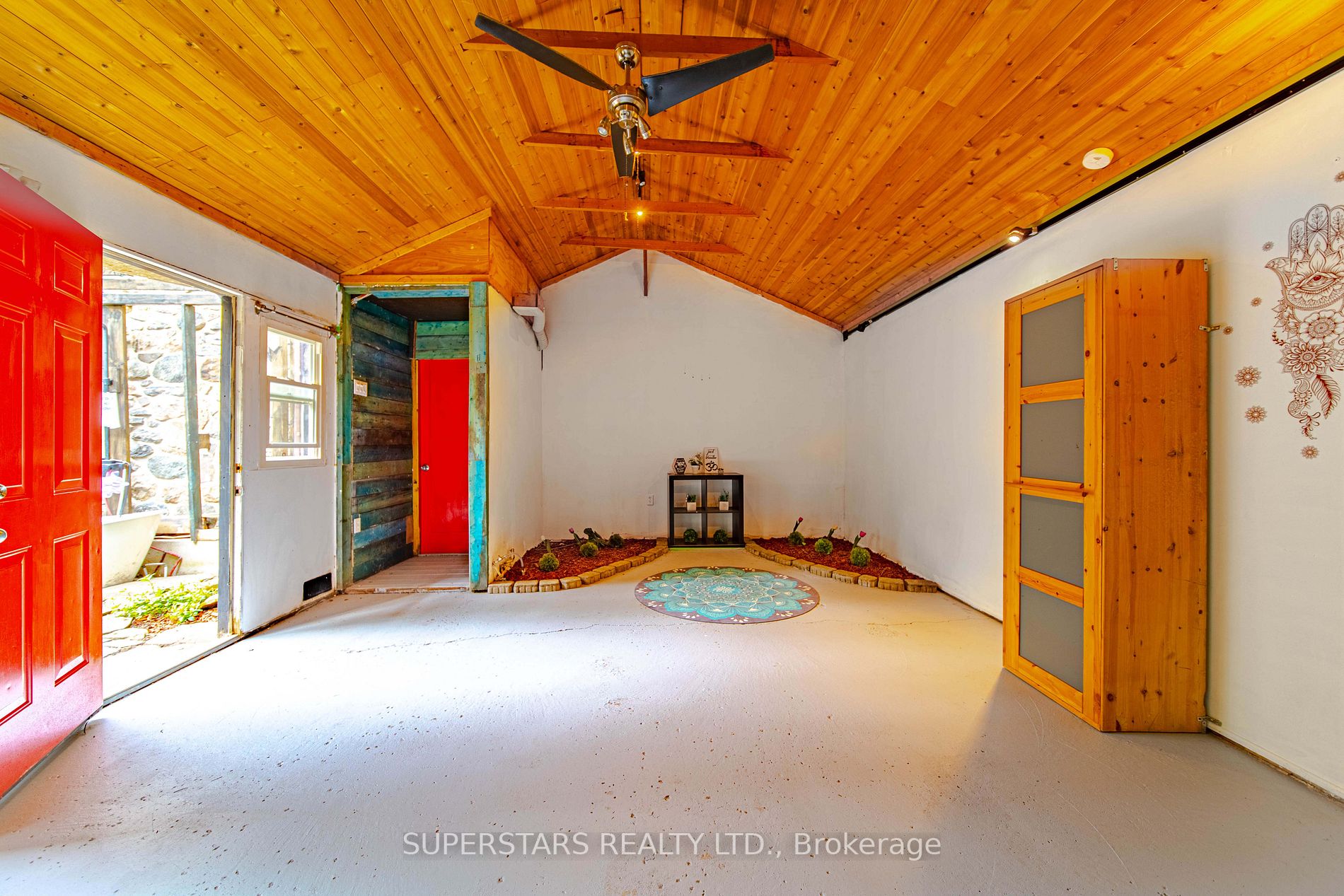 2319 Wildwood Crescent