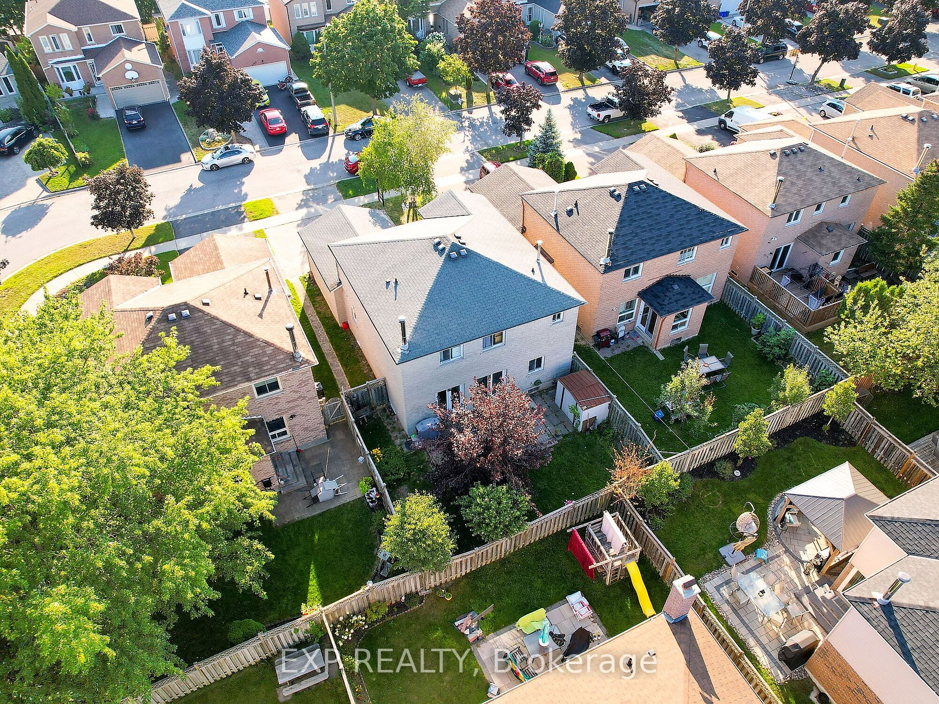 1564 Somergrove Cres