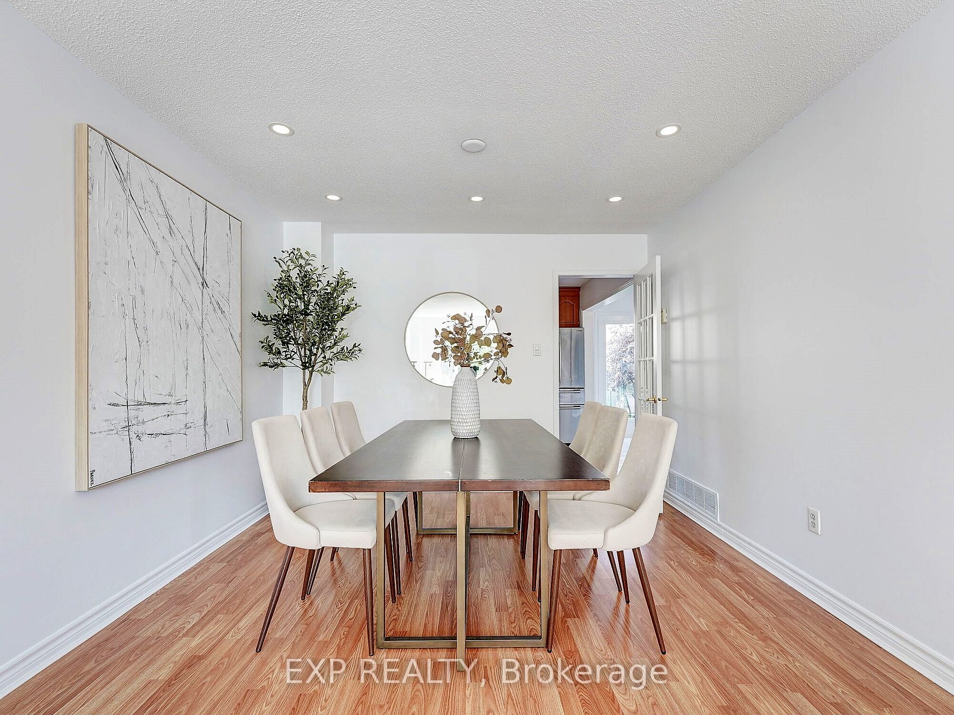 1564 Somergrove Cres