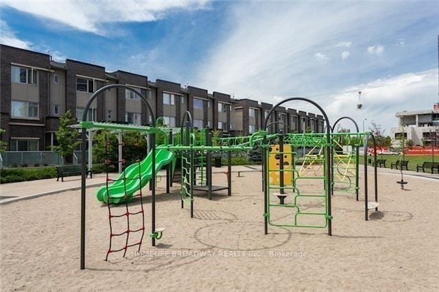 181 Village Green Sq, #621