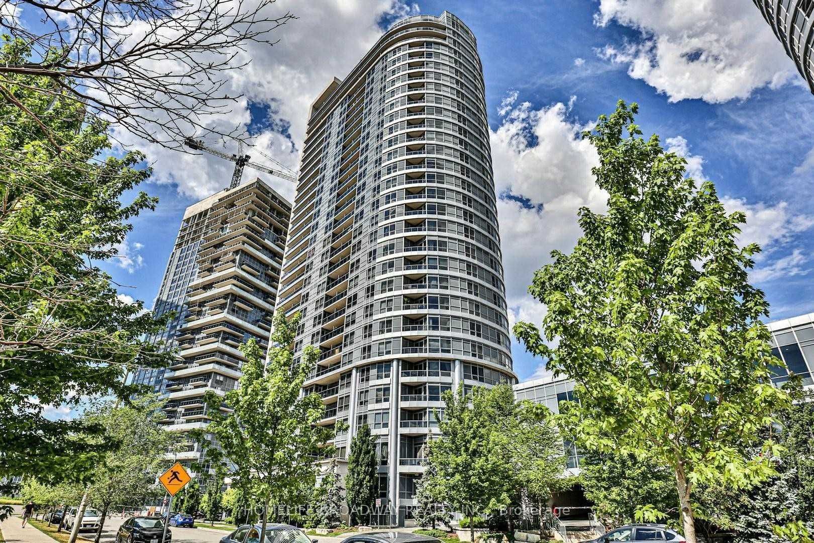 181 Village Green Sq, #621