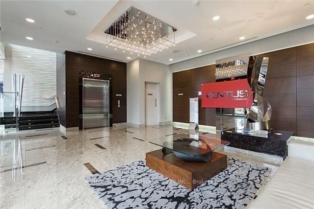 181 Village Green Sq, #621