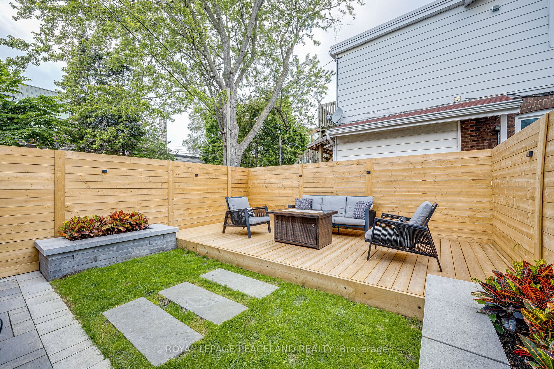 806 Kingston Rd