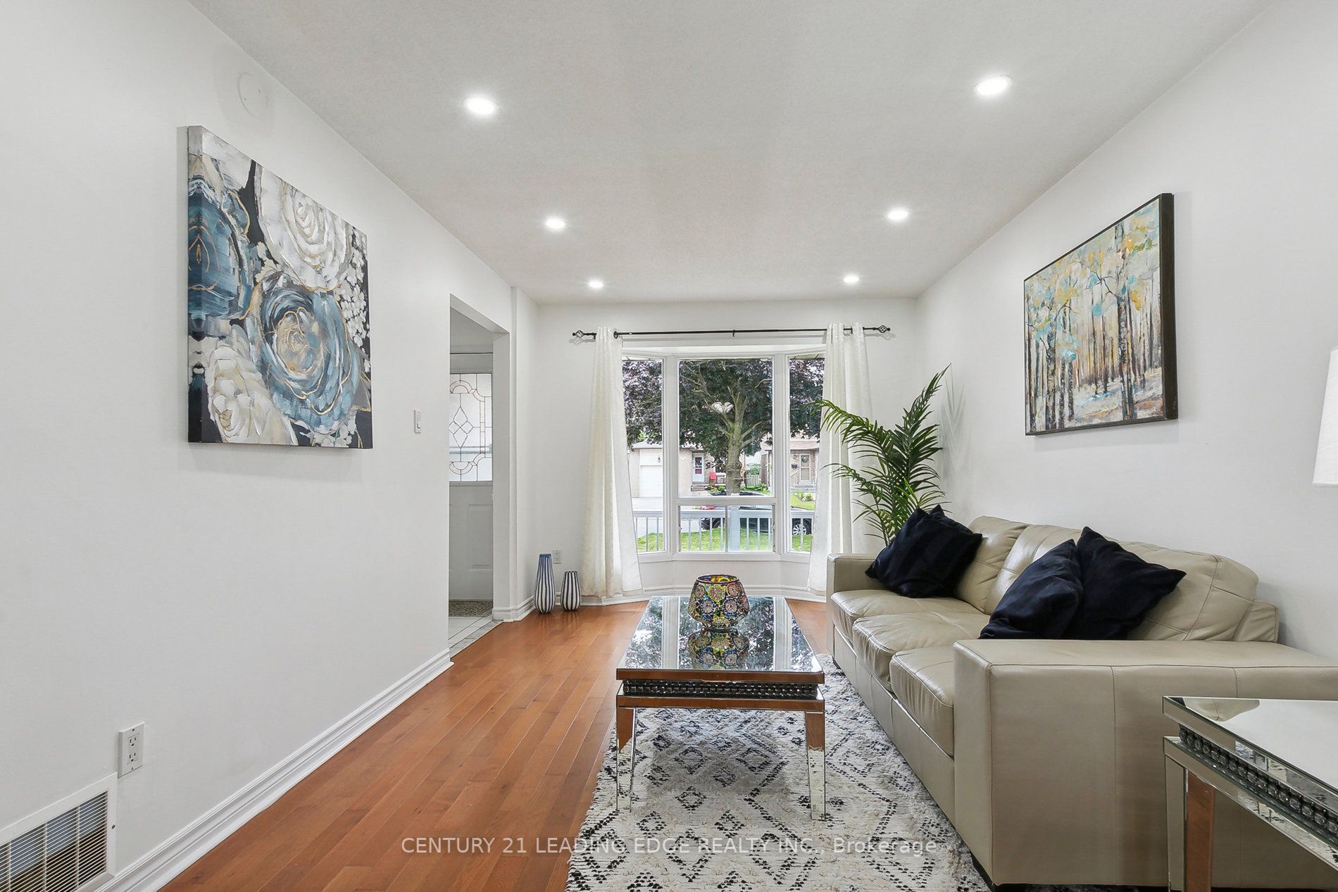 18 Charlton Cres