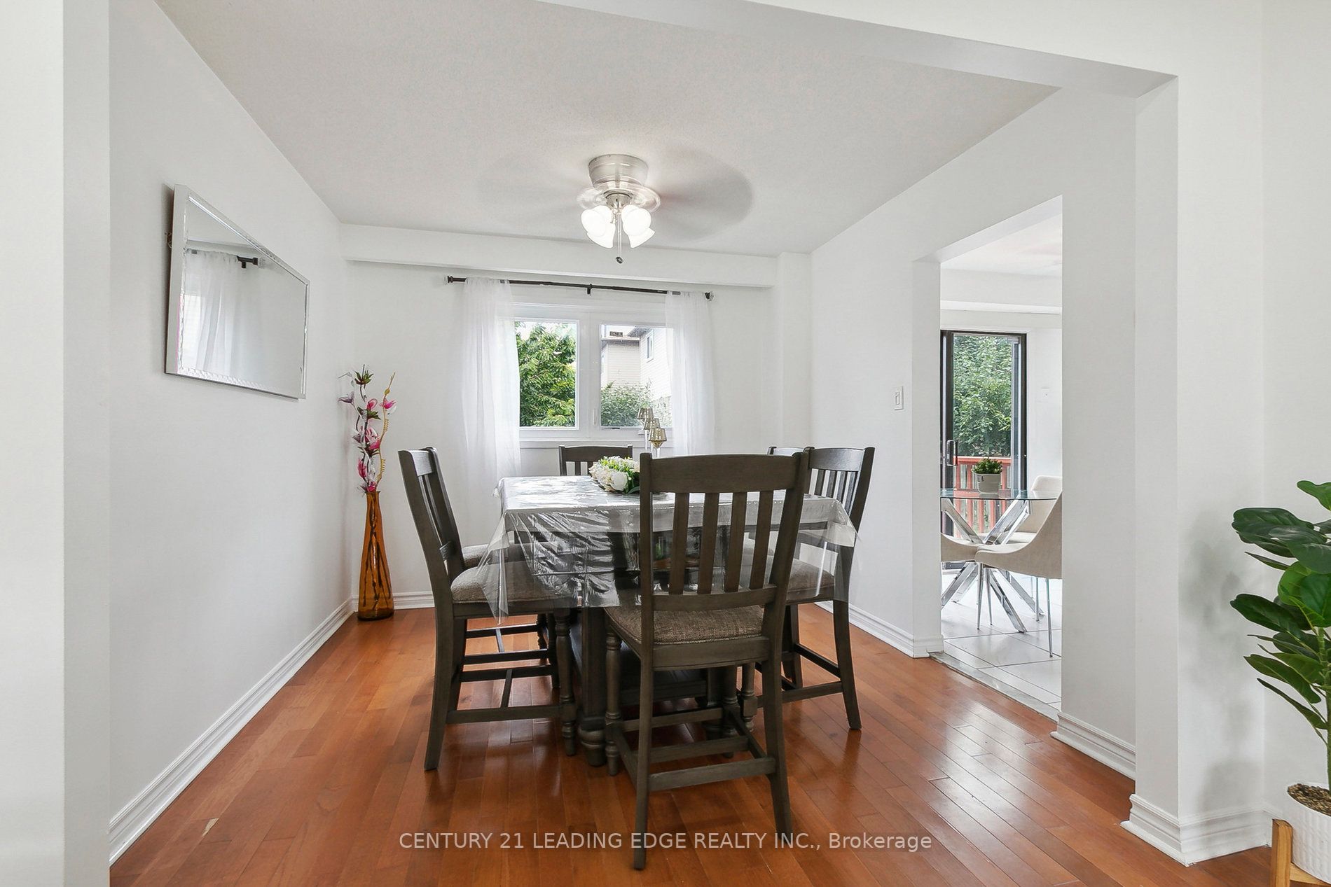 18 Charlton Cres