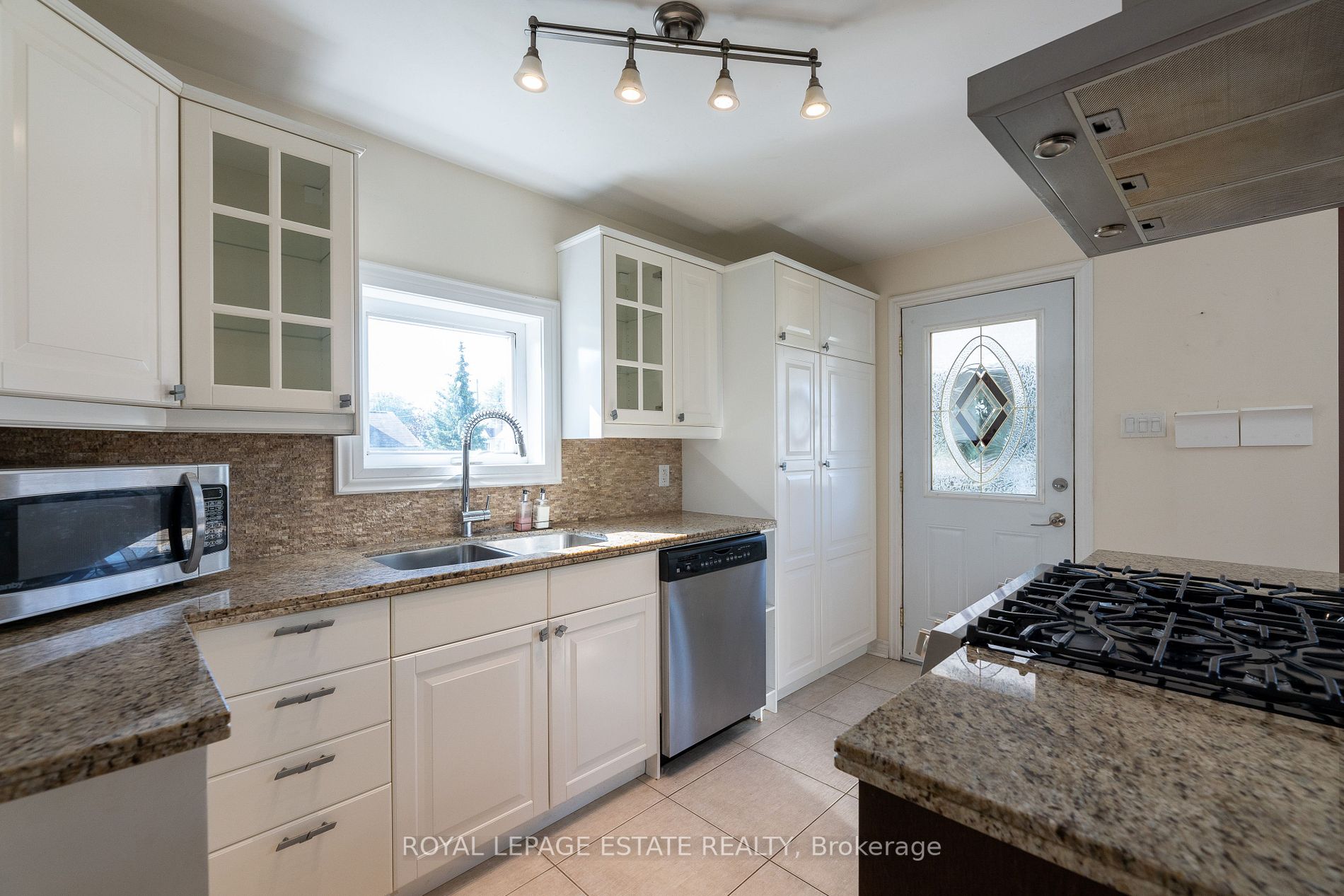 147 Leyton Ave
