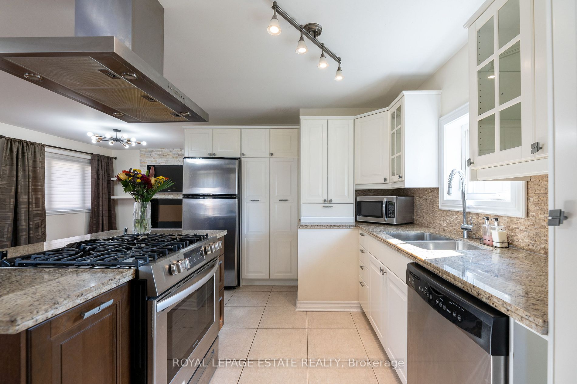 147 Leyton Ave
