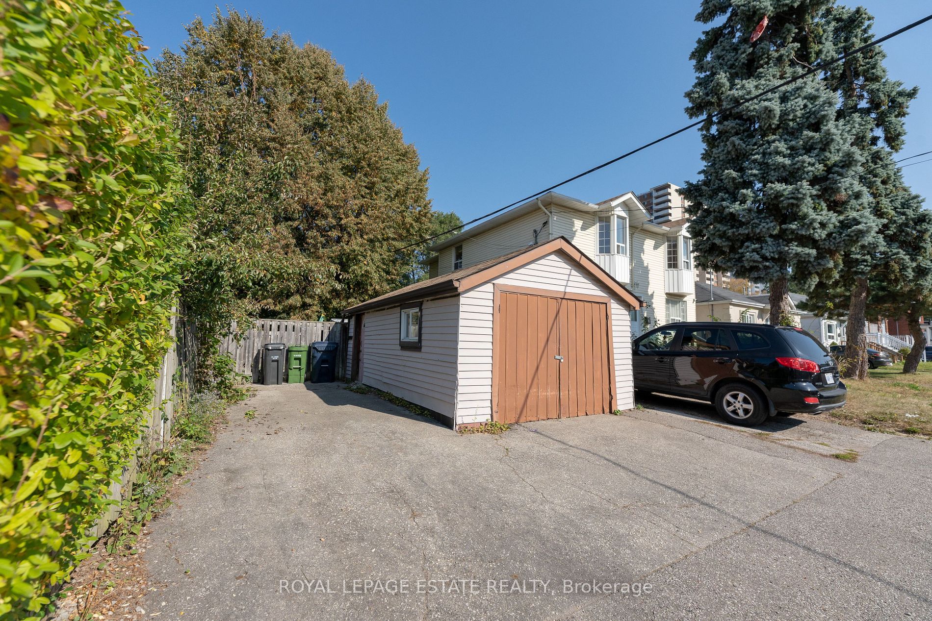 147 Leyton Ave
