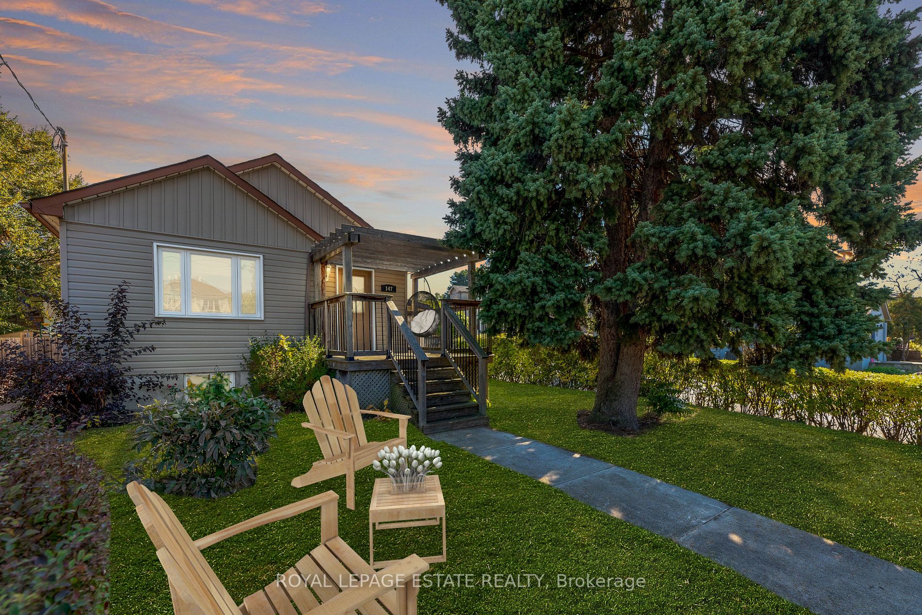 147 Leyton Ave