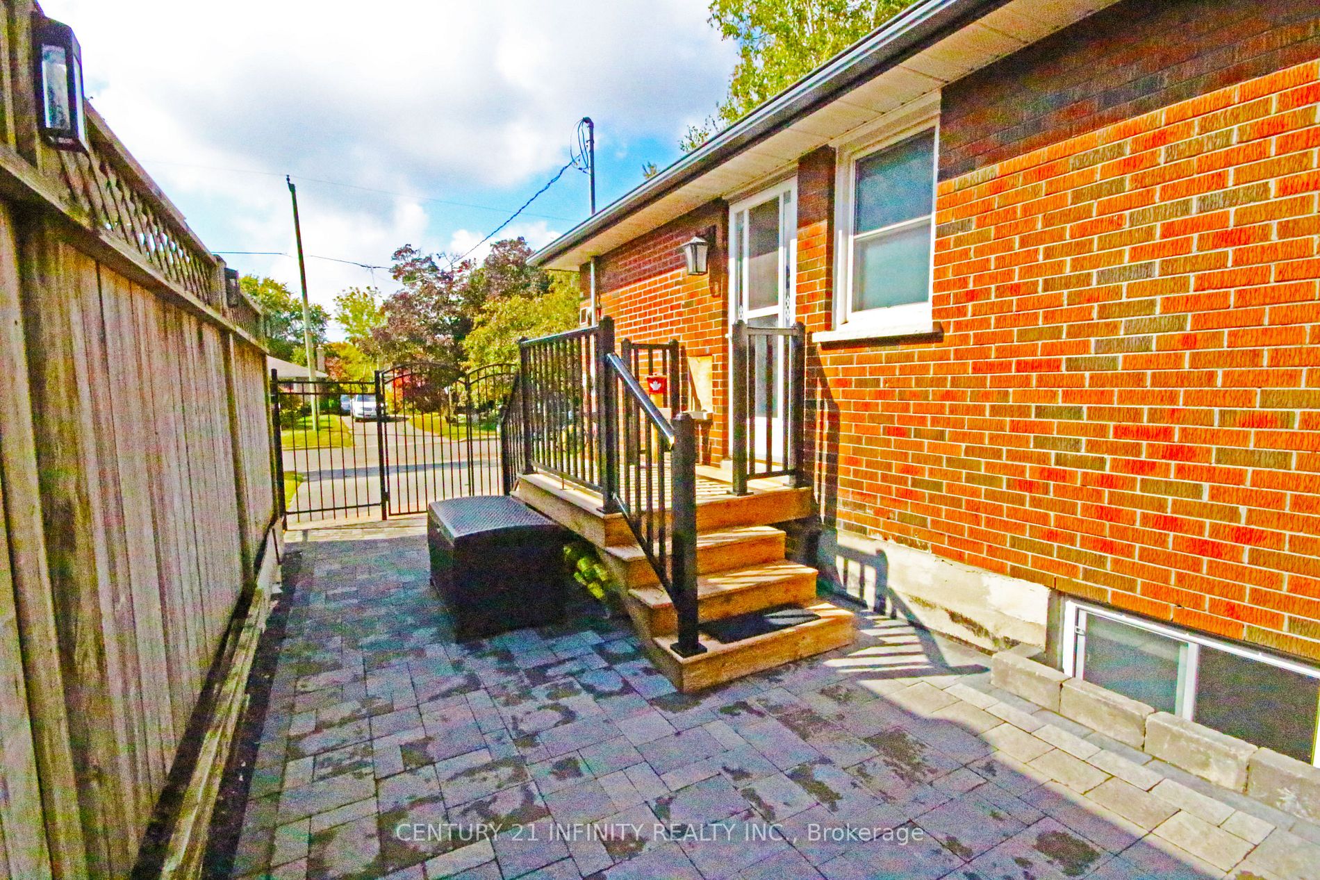 617 Wychwood Street