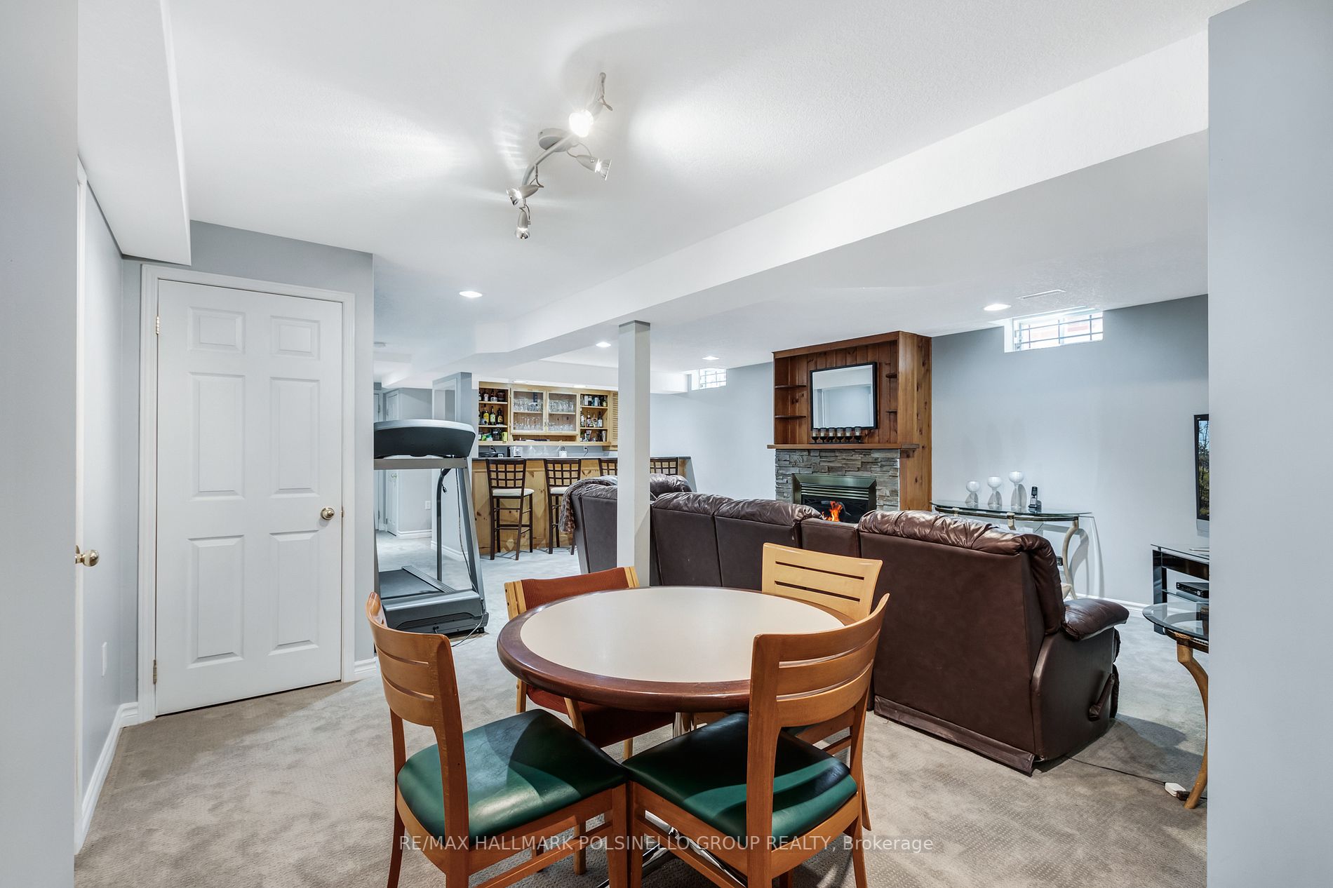12 Roberts Dr