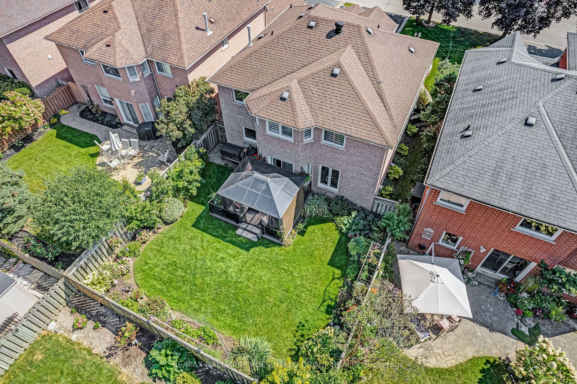12 Roberts Dr