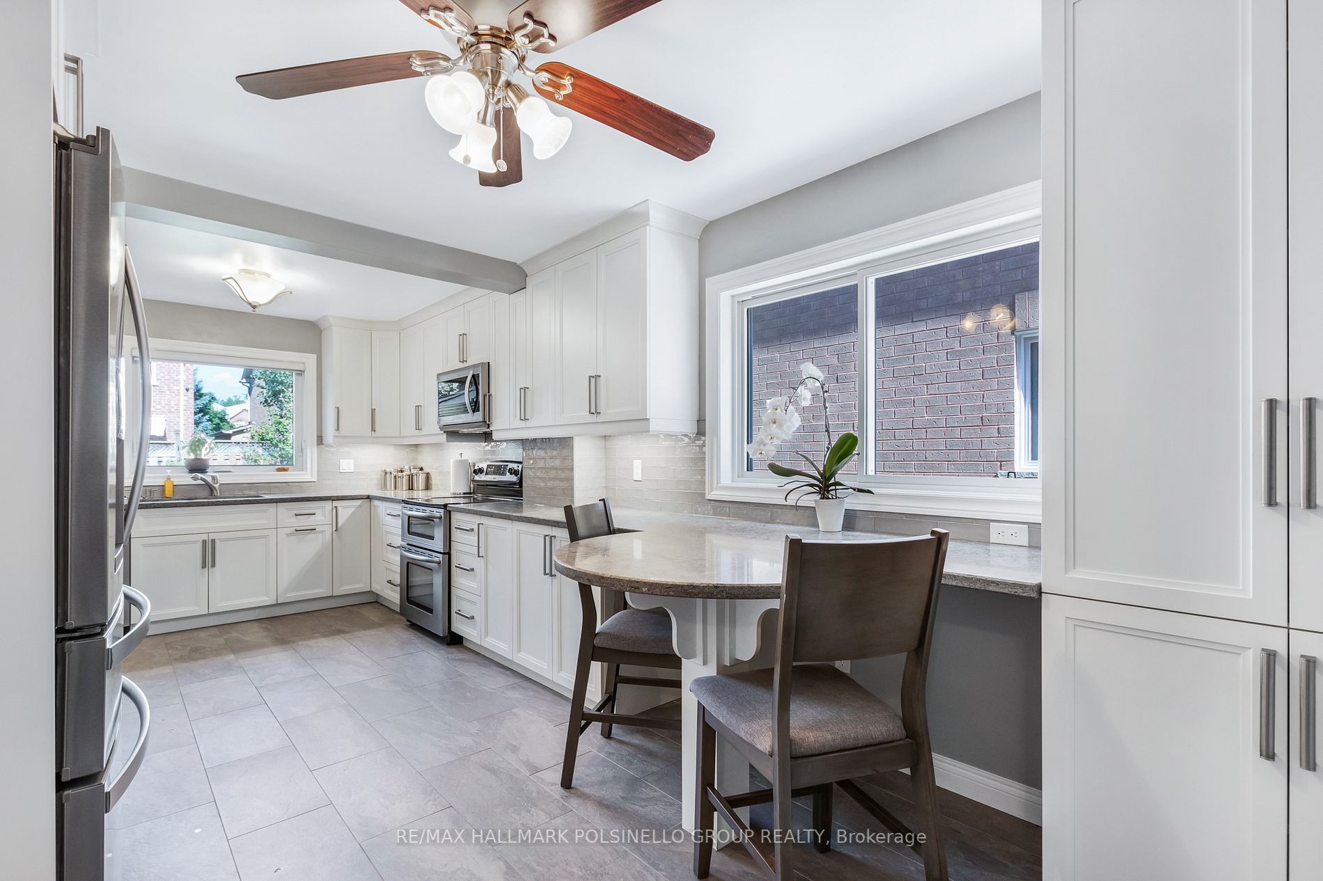 12 Roberts Dr