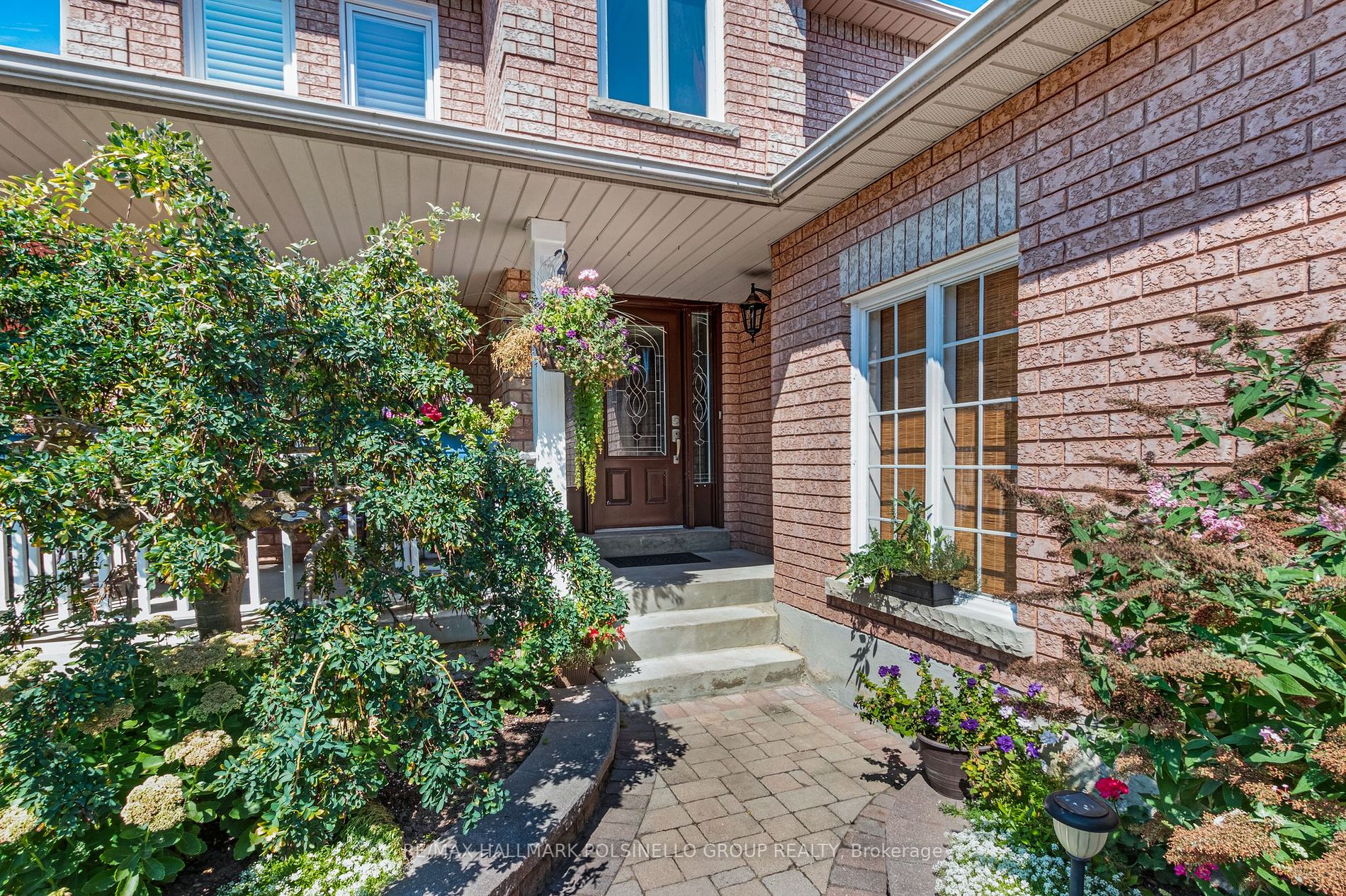 12 Roberts Dr