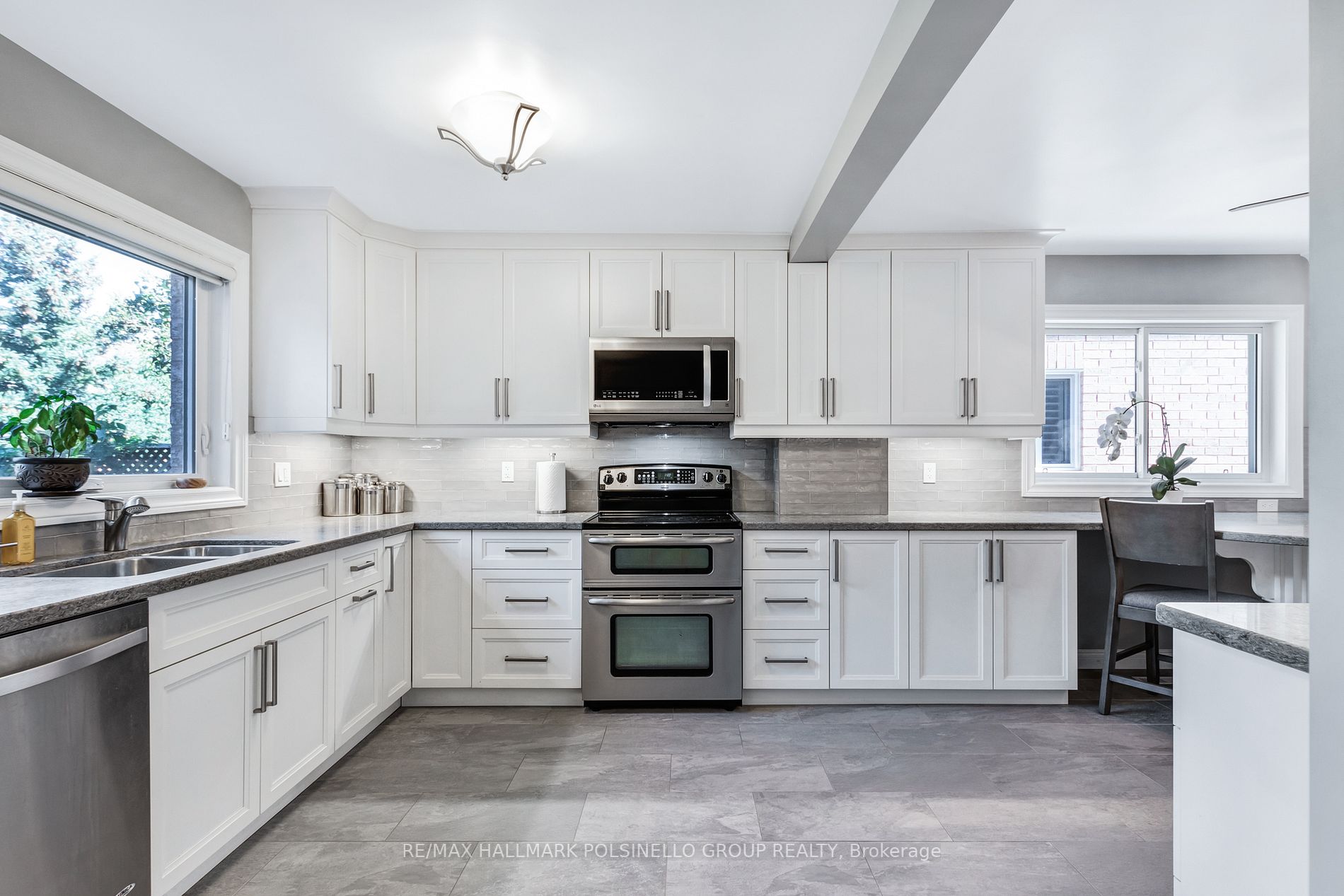 12 Roberts Dr