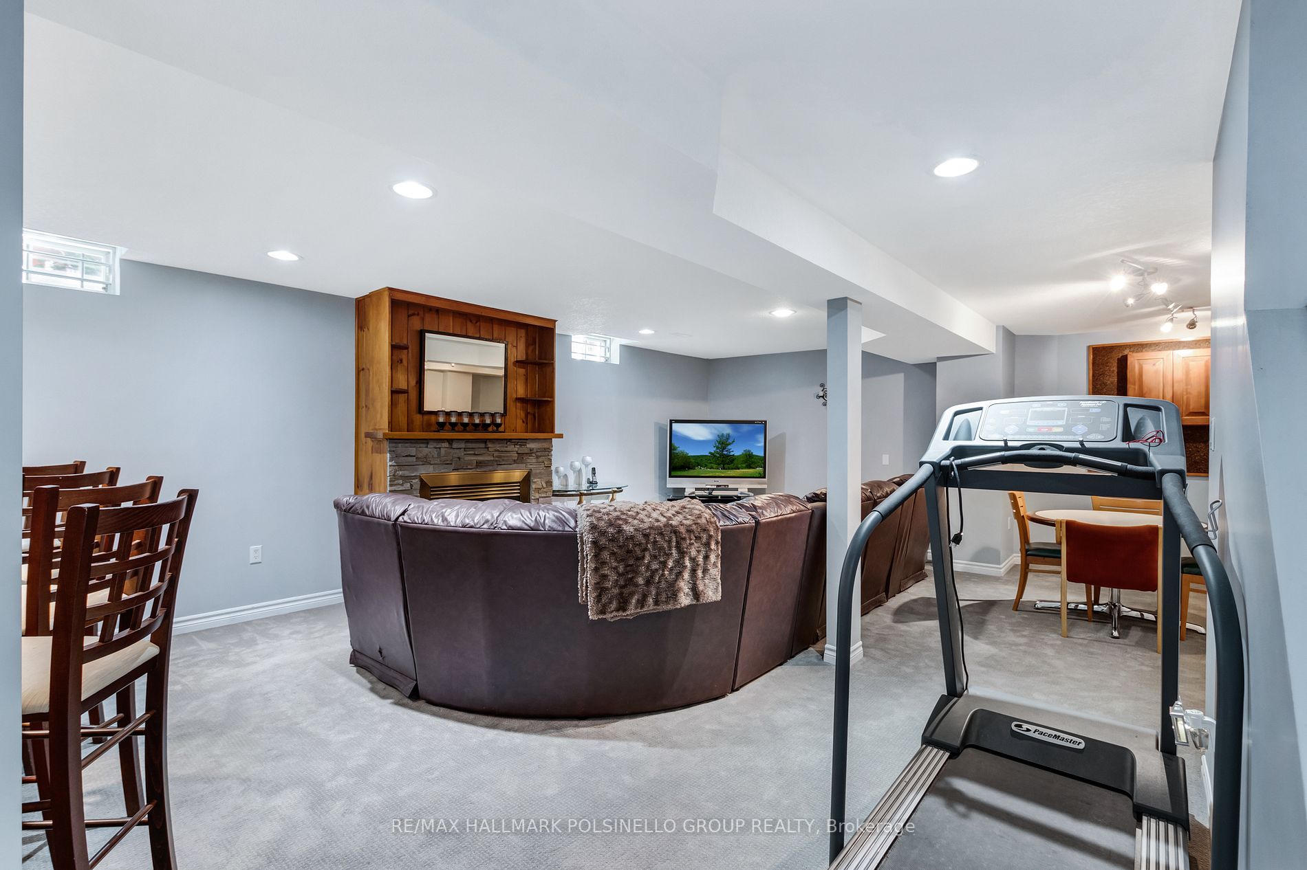12 Roberts Dr