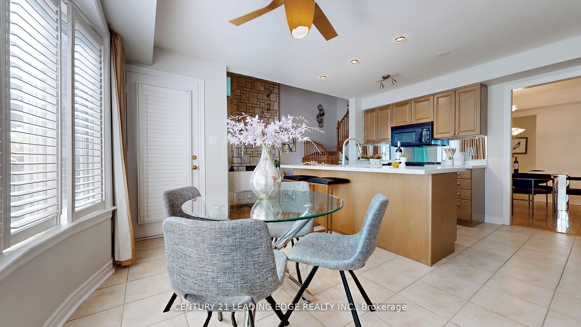 350 Lakebreeze Dr, #4