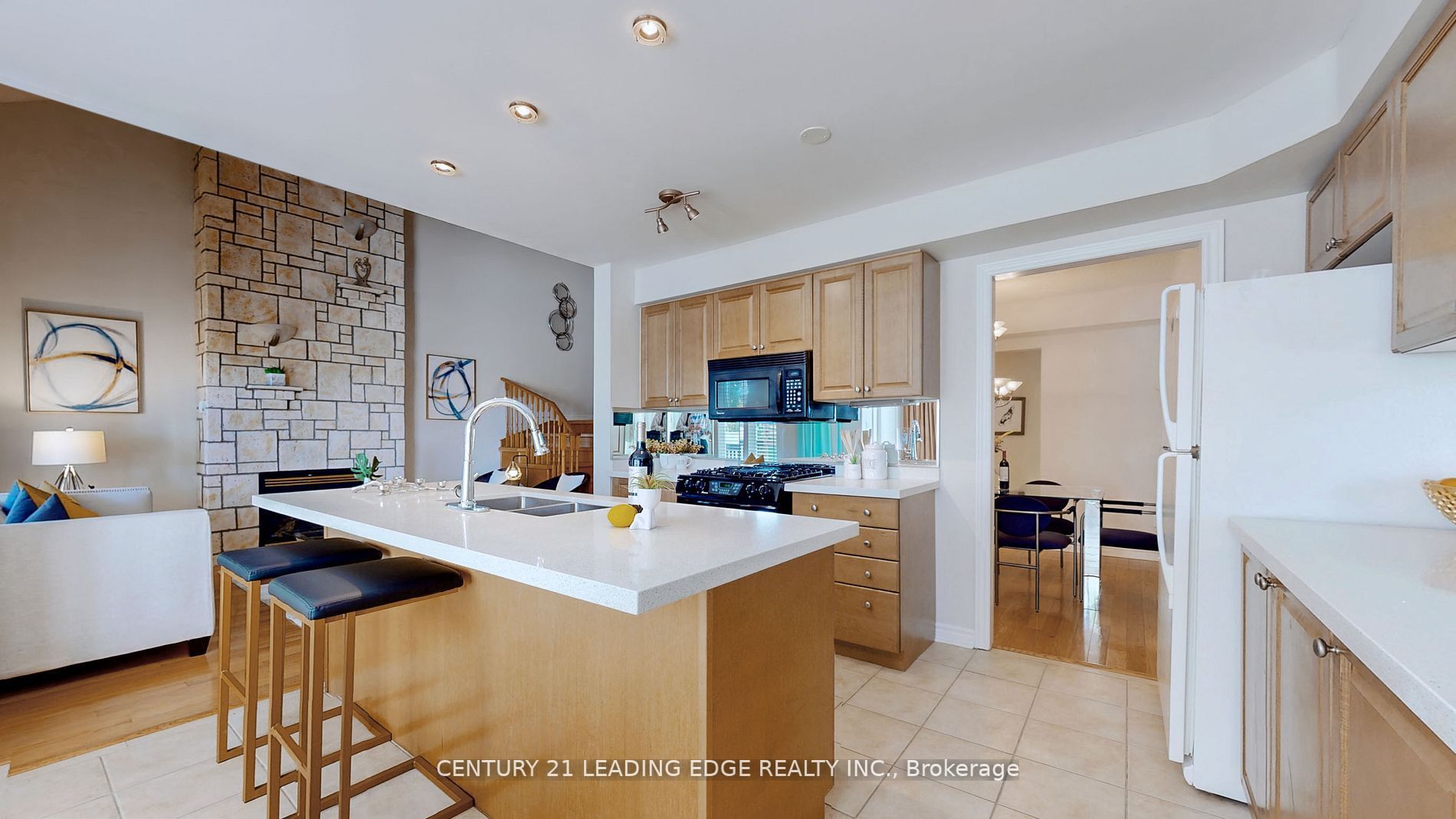 350 Lakebreeze Dr, #4
