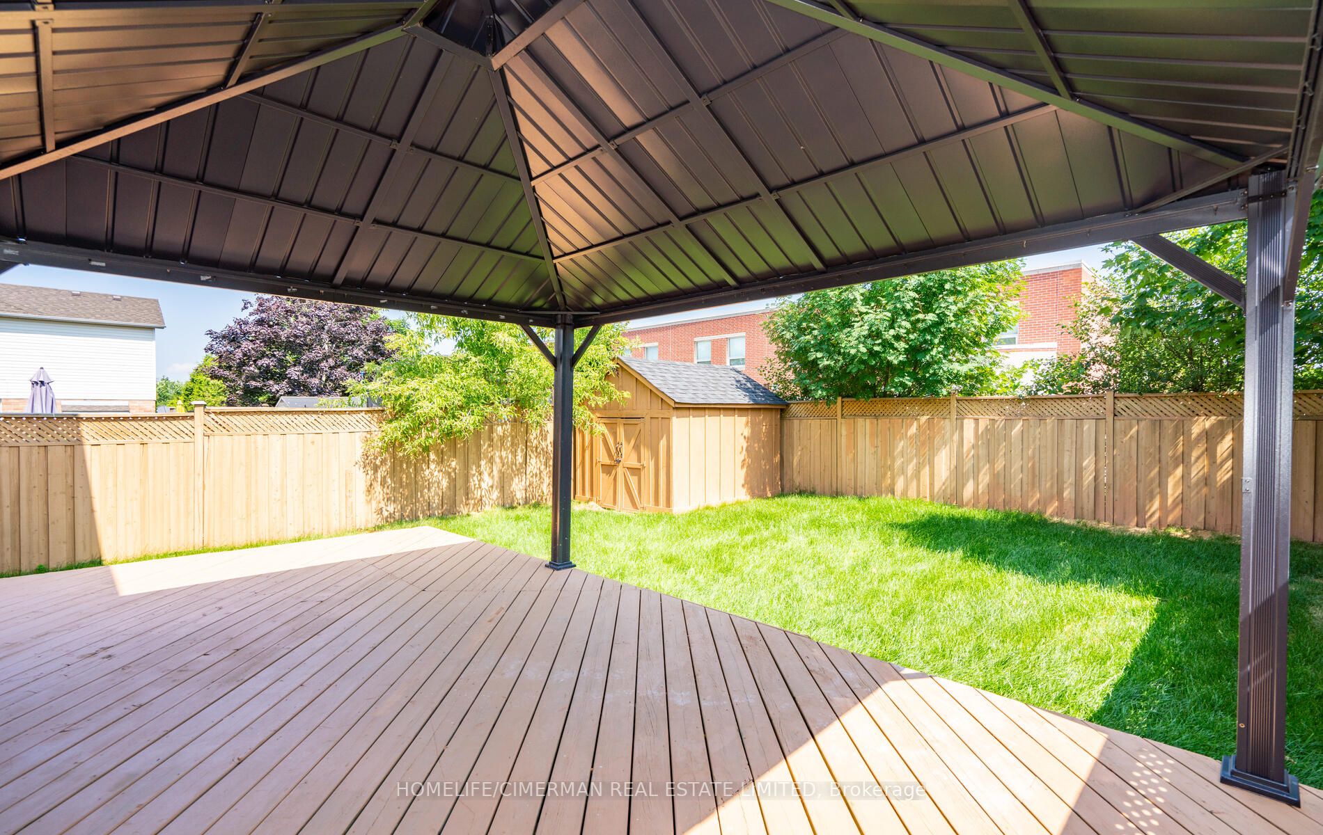 4 Brownstone Cres