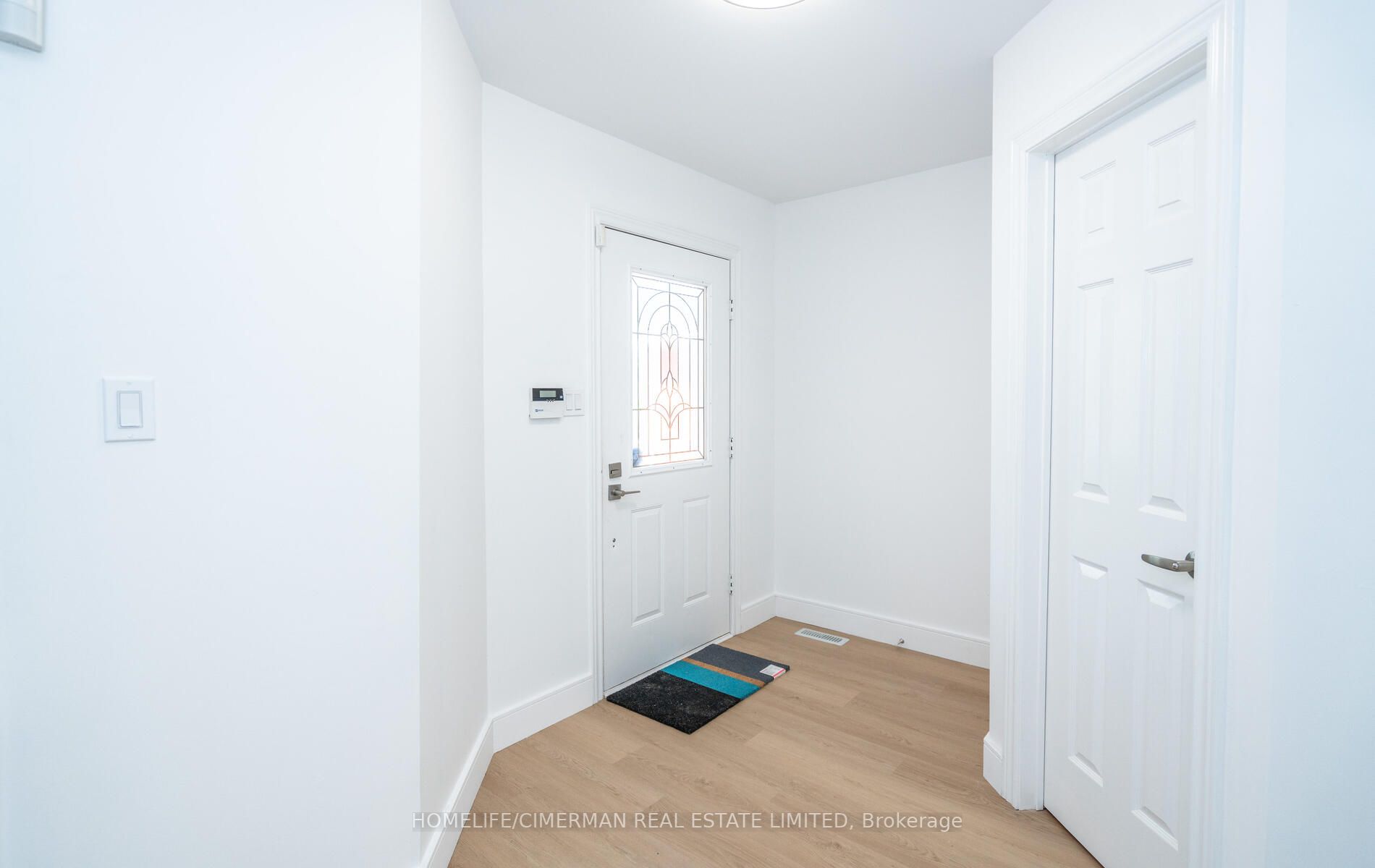 4 Brownstone Cres
