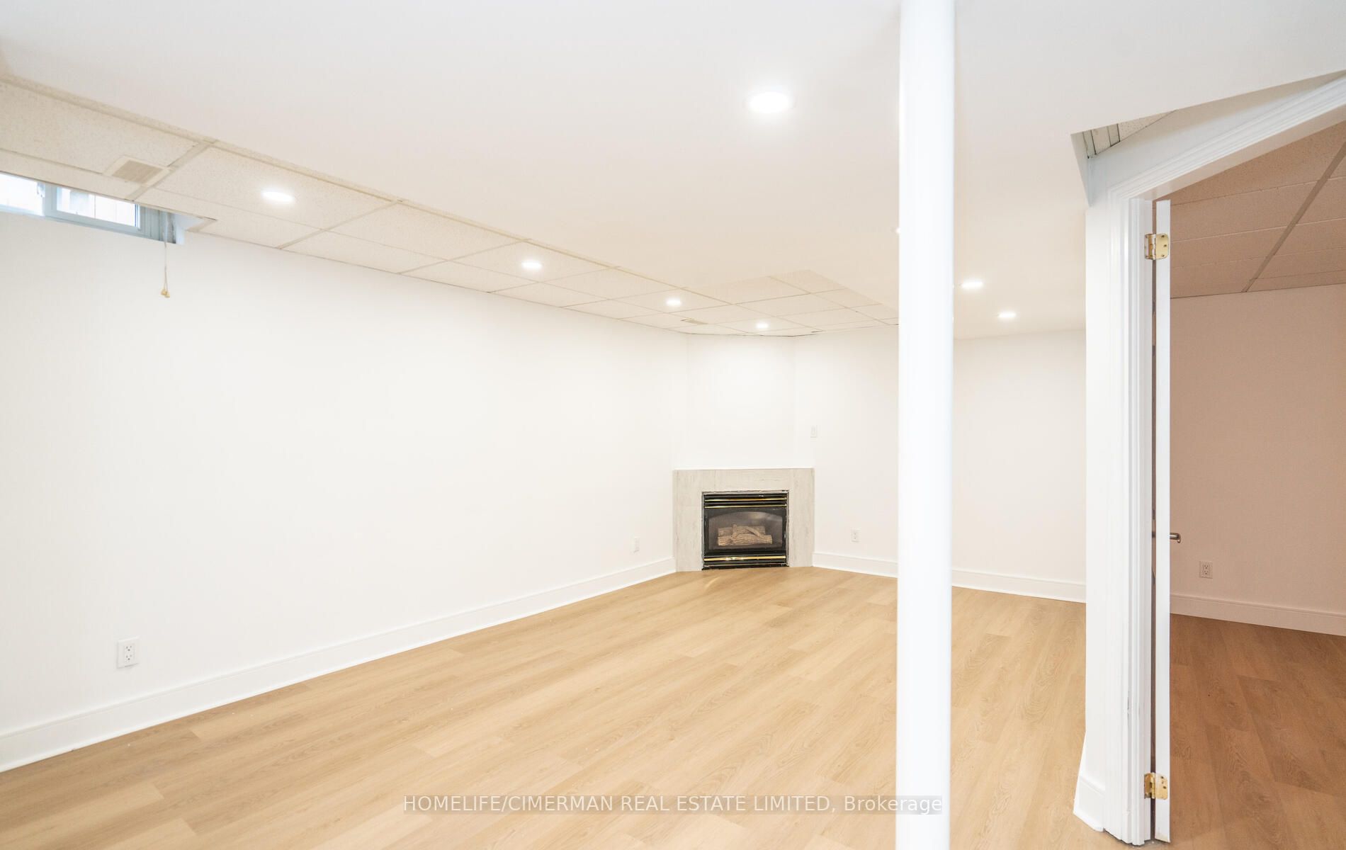 4 Brownstone Cres