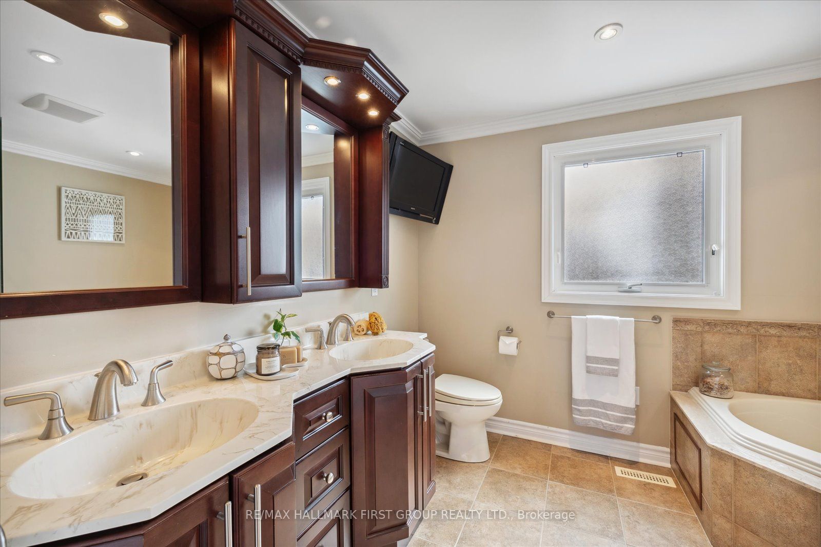 19 Farrow Cres