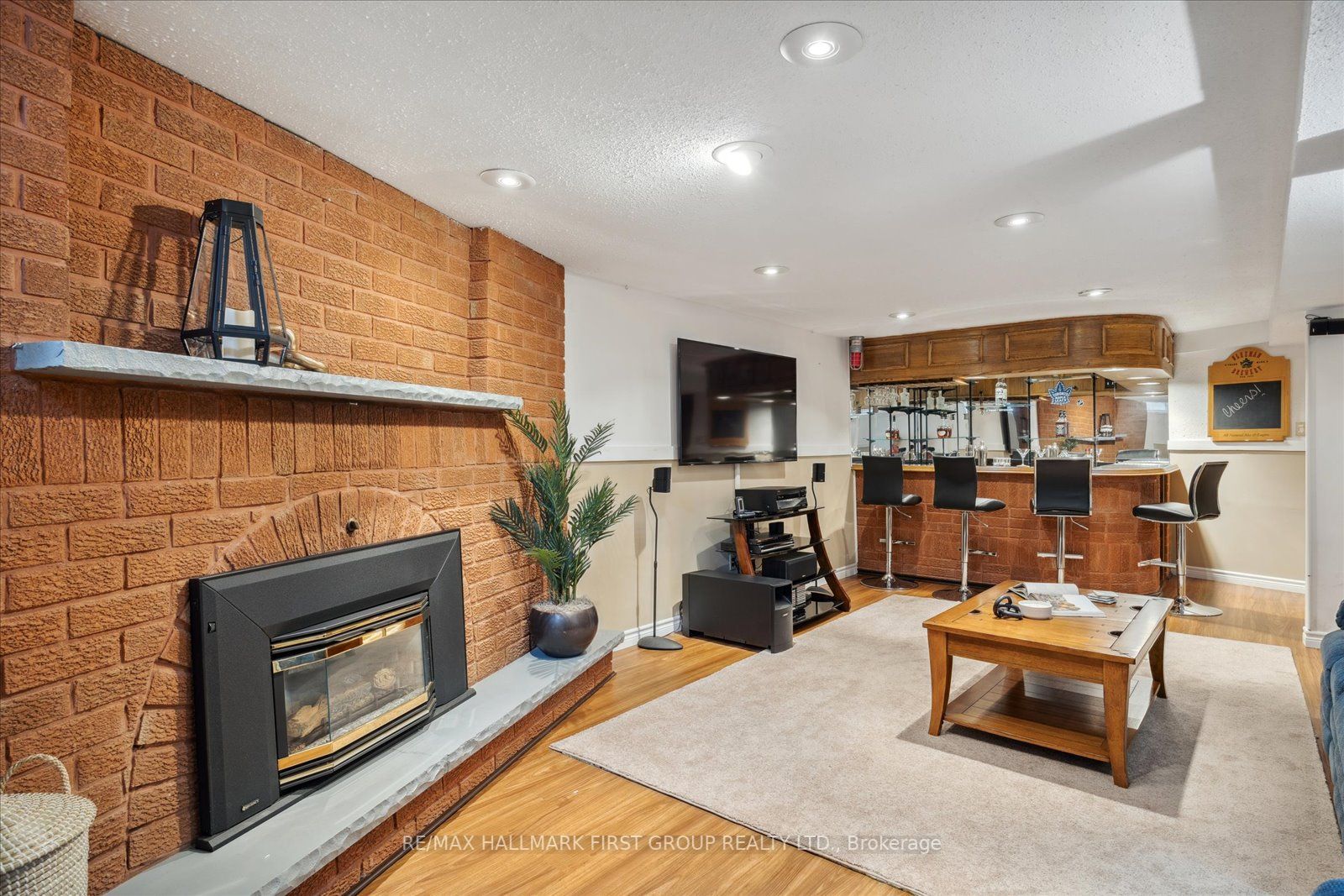 19 Farrow Cres