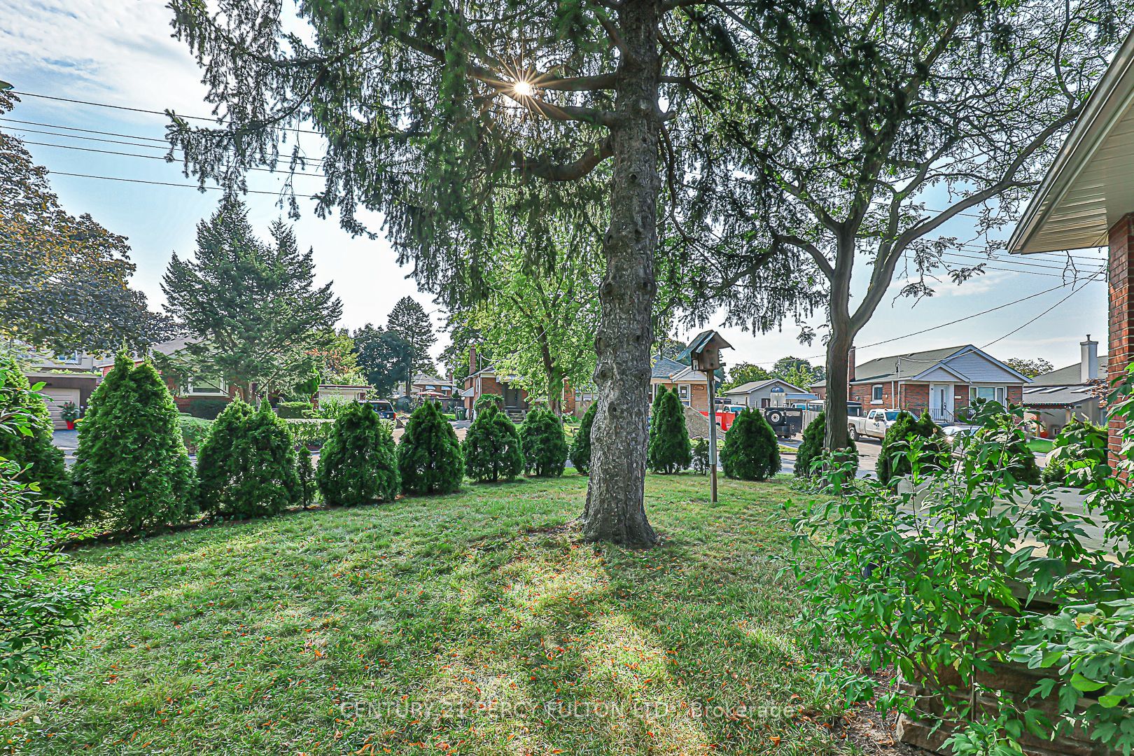 21 Willowhurst Cres E
