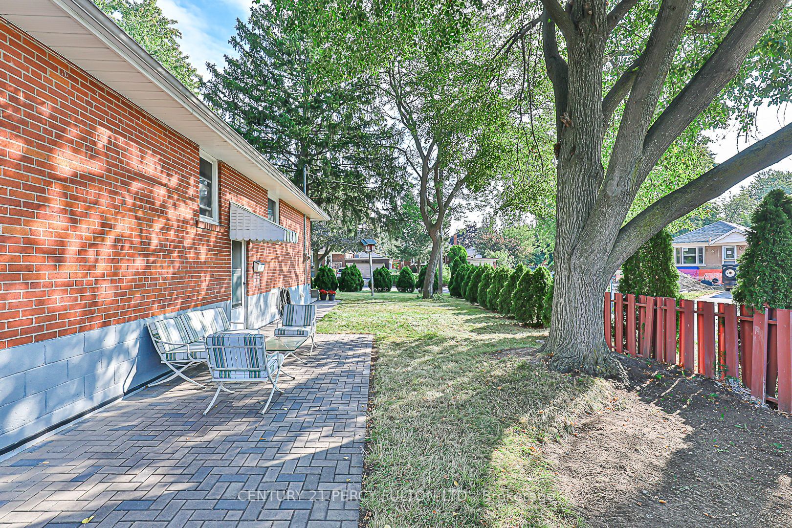 21 Willowhurst Cres E