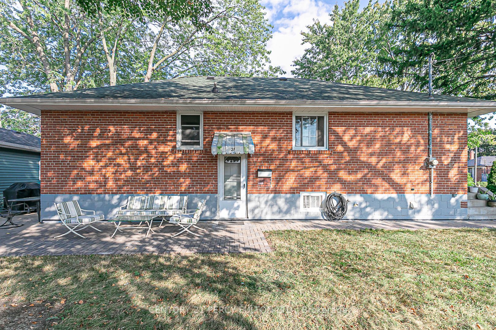 21 Willowhurst Cres E