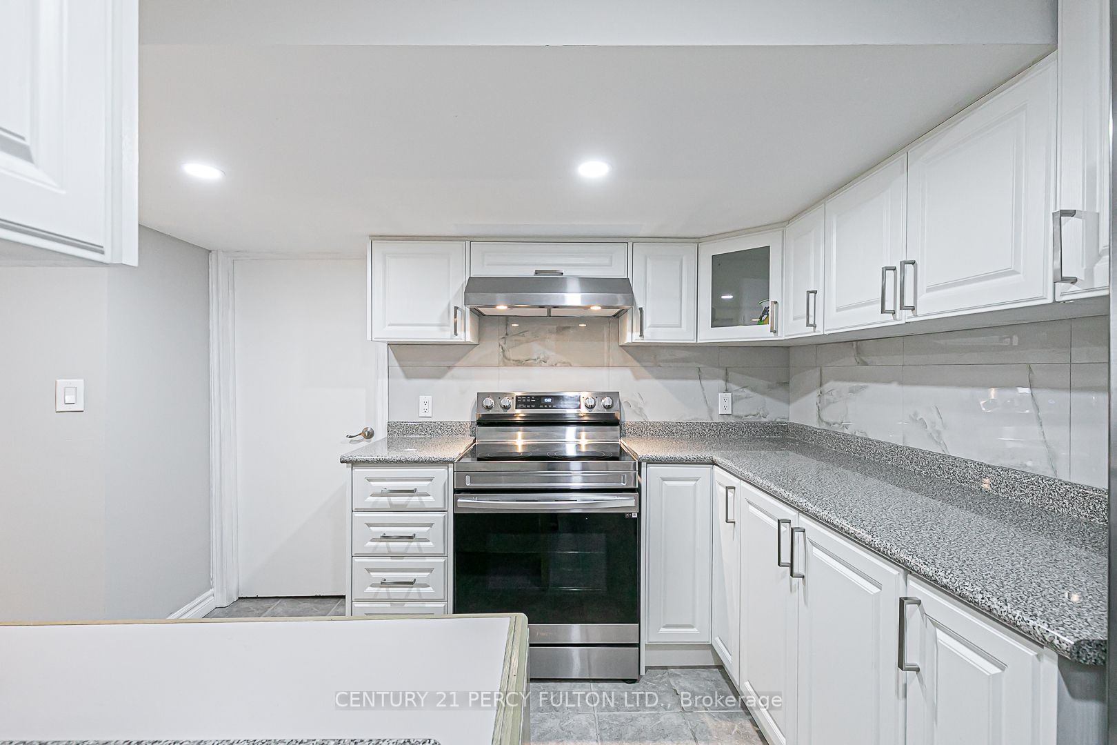 21 Willowhurst Cres E