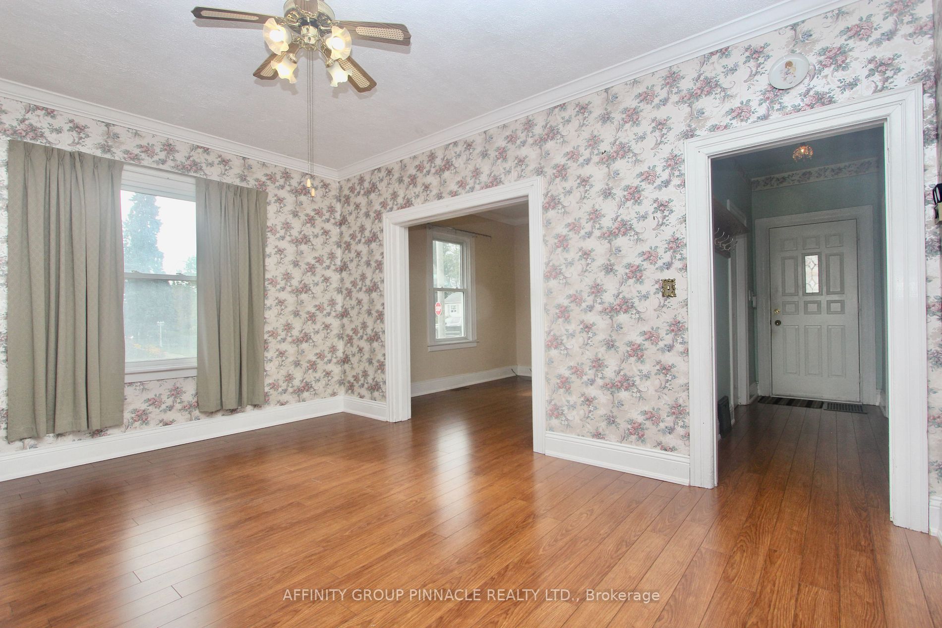 8 Waverley Rd