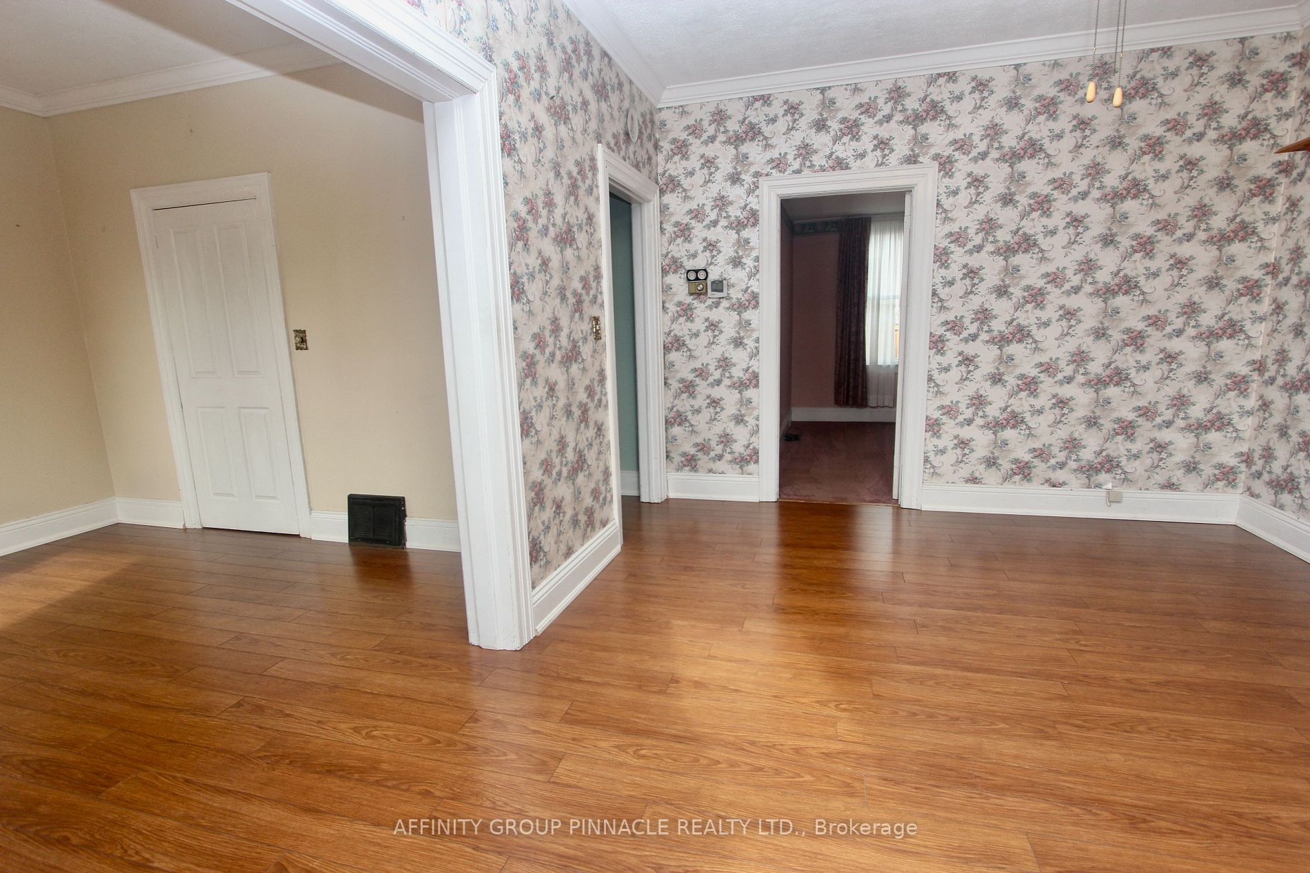 8 Waverley Rd