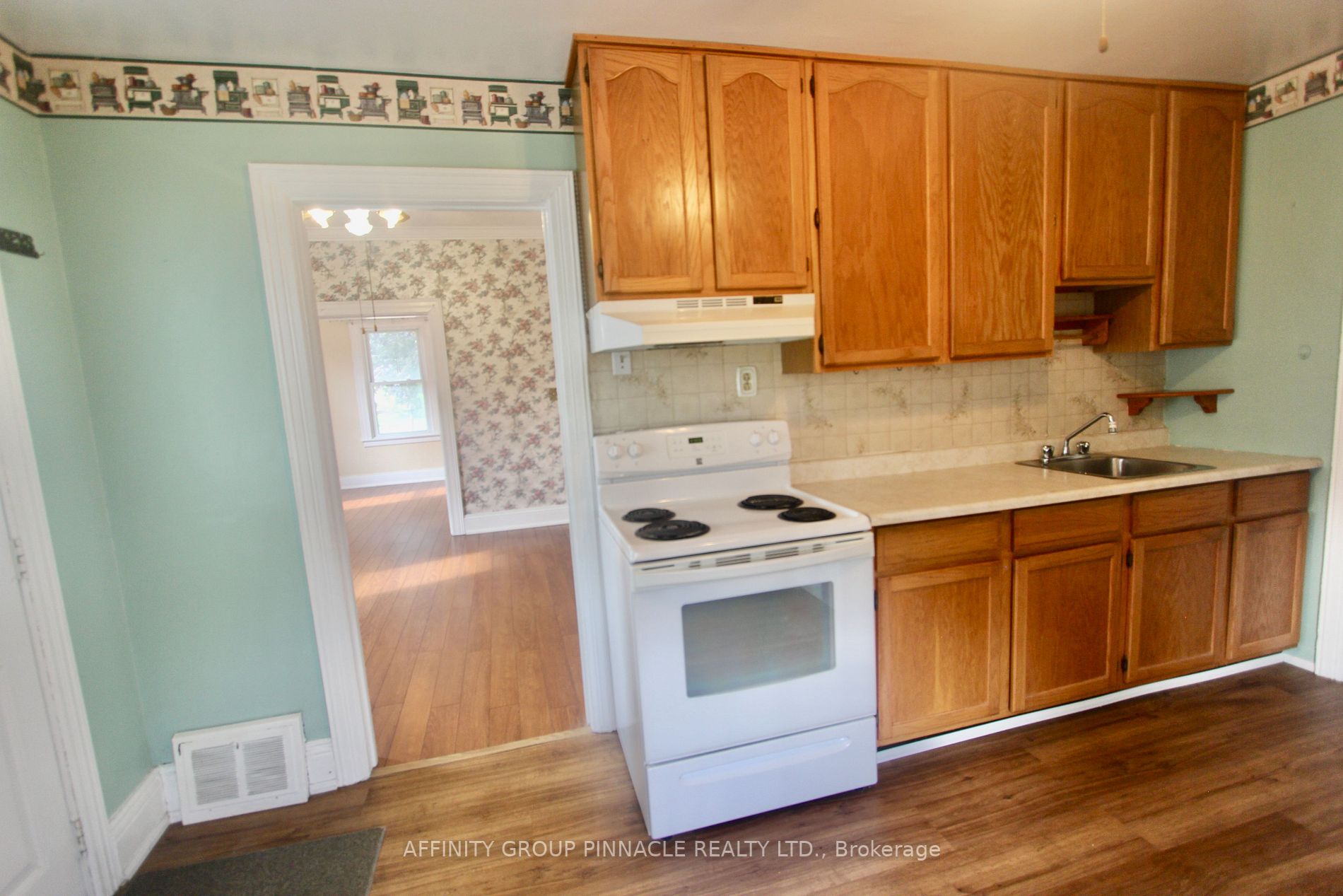 8 Waverley Rd