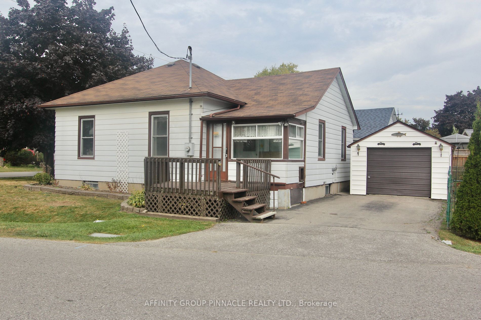 8 Waverley Rd