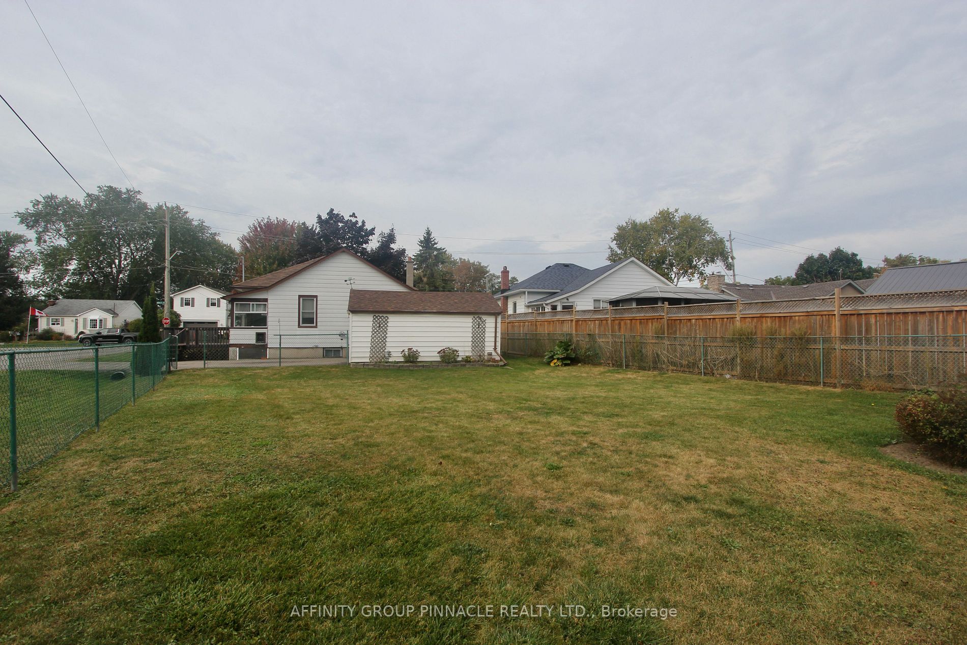 8 Waverley Rd