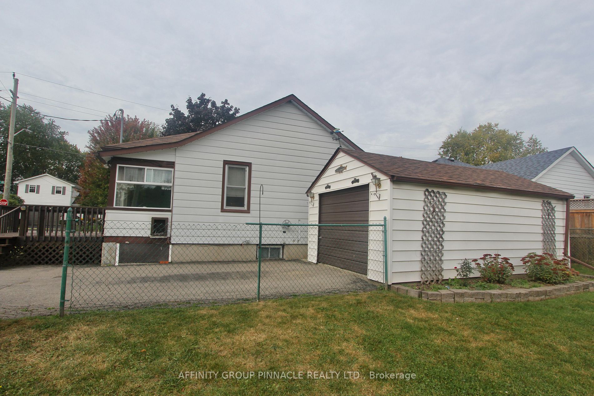 8 Waverley Rd