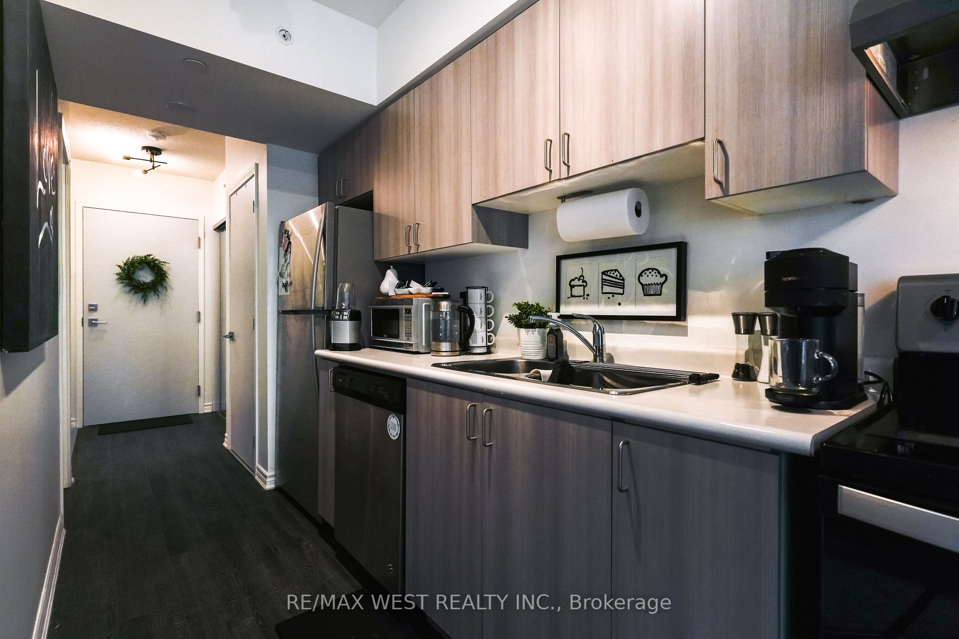 1 Falaise Rd, #211