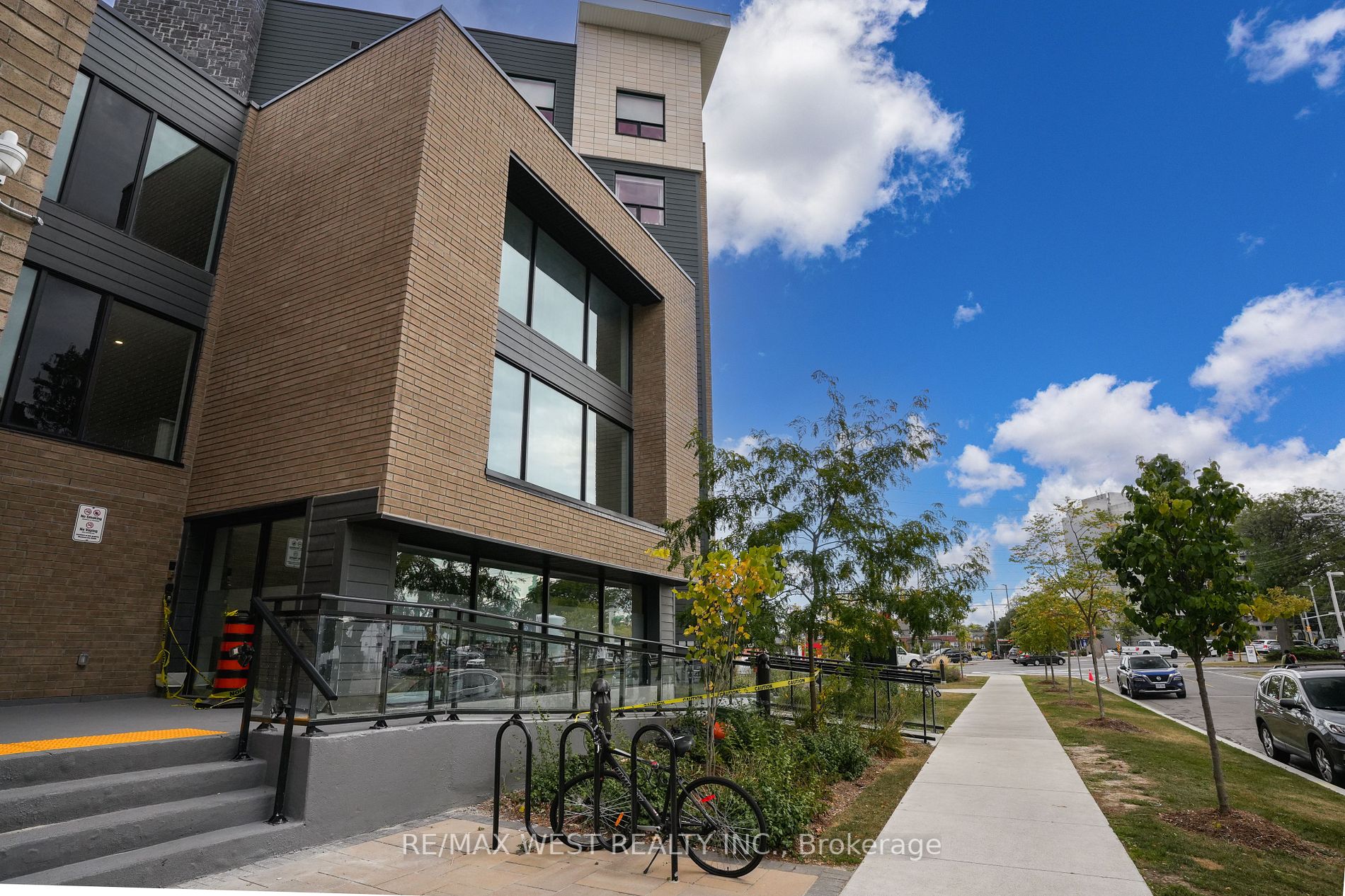 1 Falaise Rd, #211
