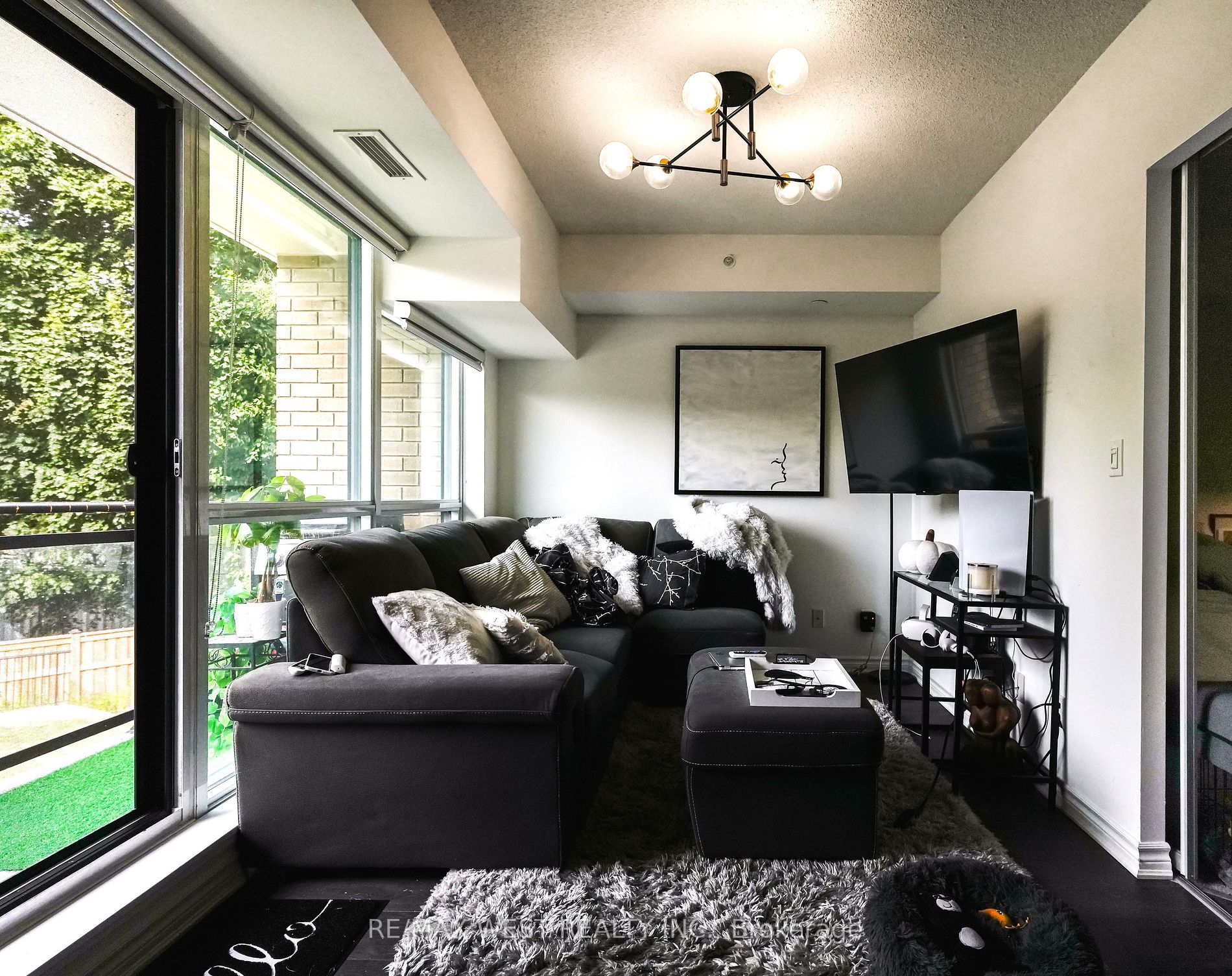1 Falaise Rd, #211