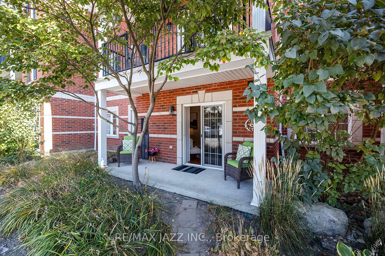 61 Clarington Blvd, #113