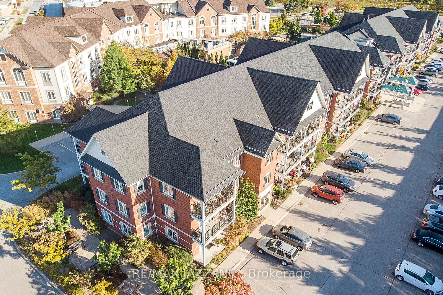 61 Clarington Blvd, #113