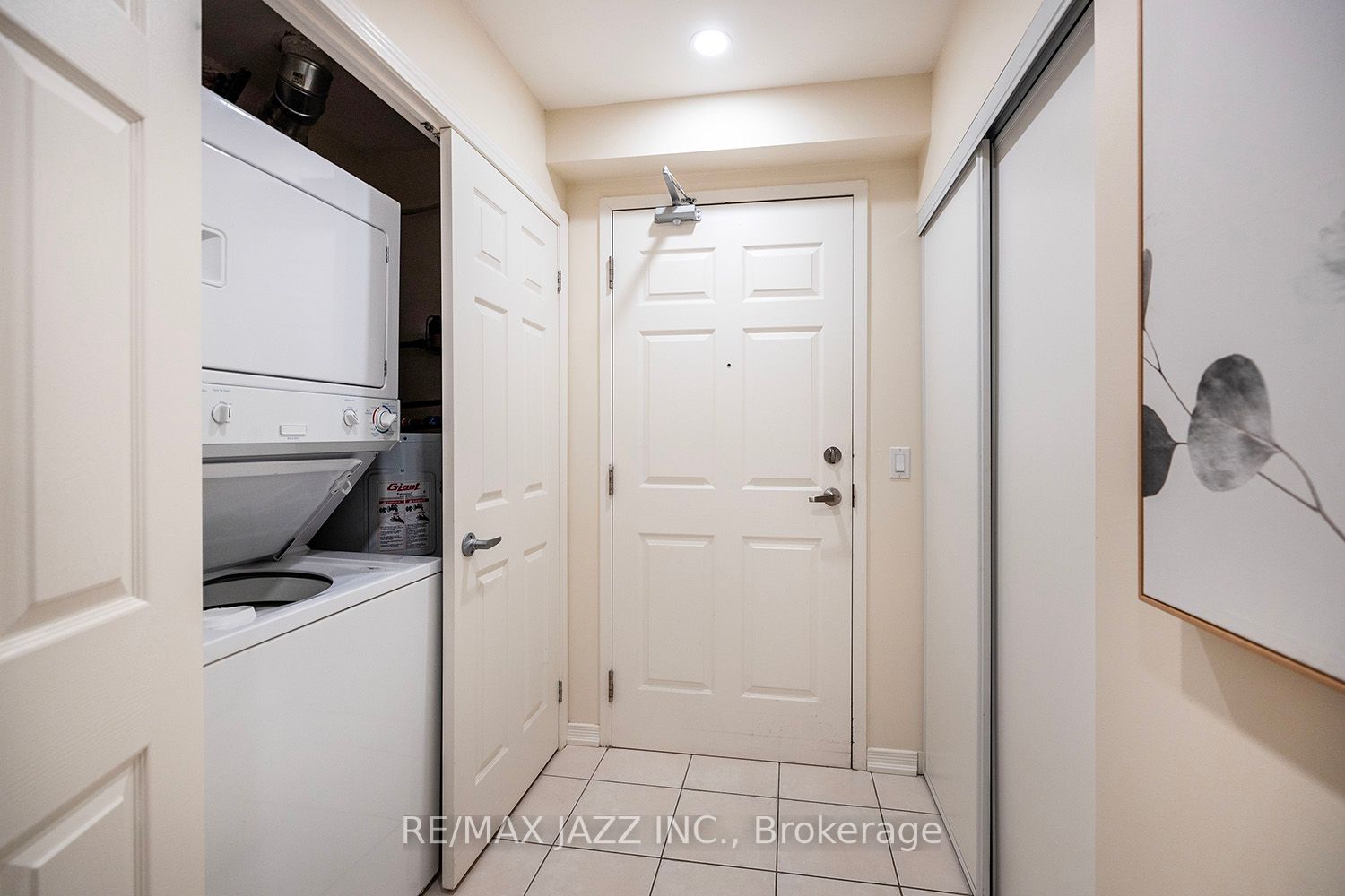 61 Clarington Blvd, #113