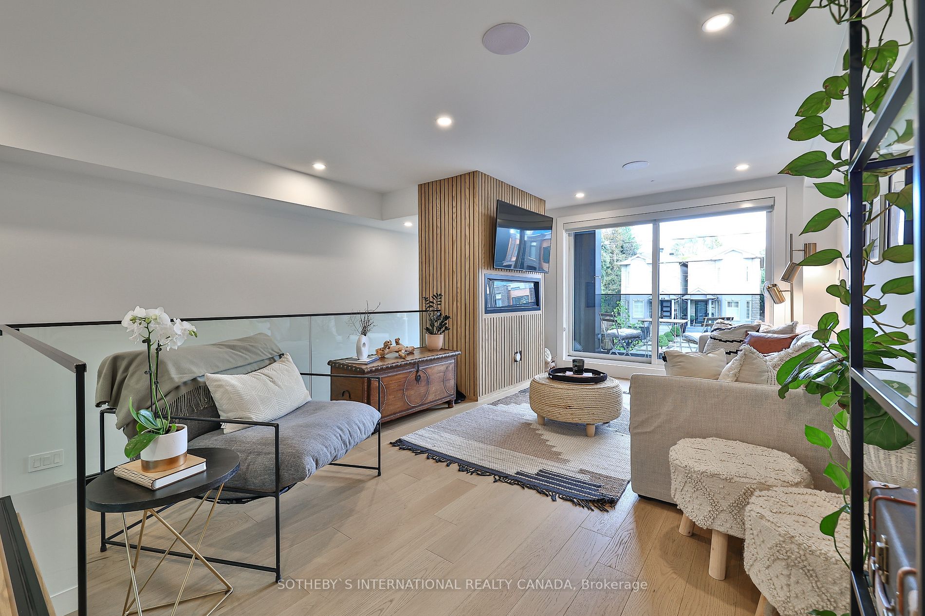 1C Holborne Ave