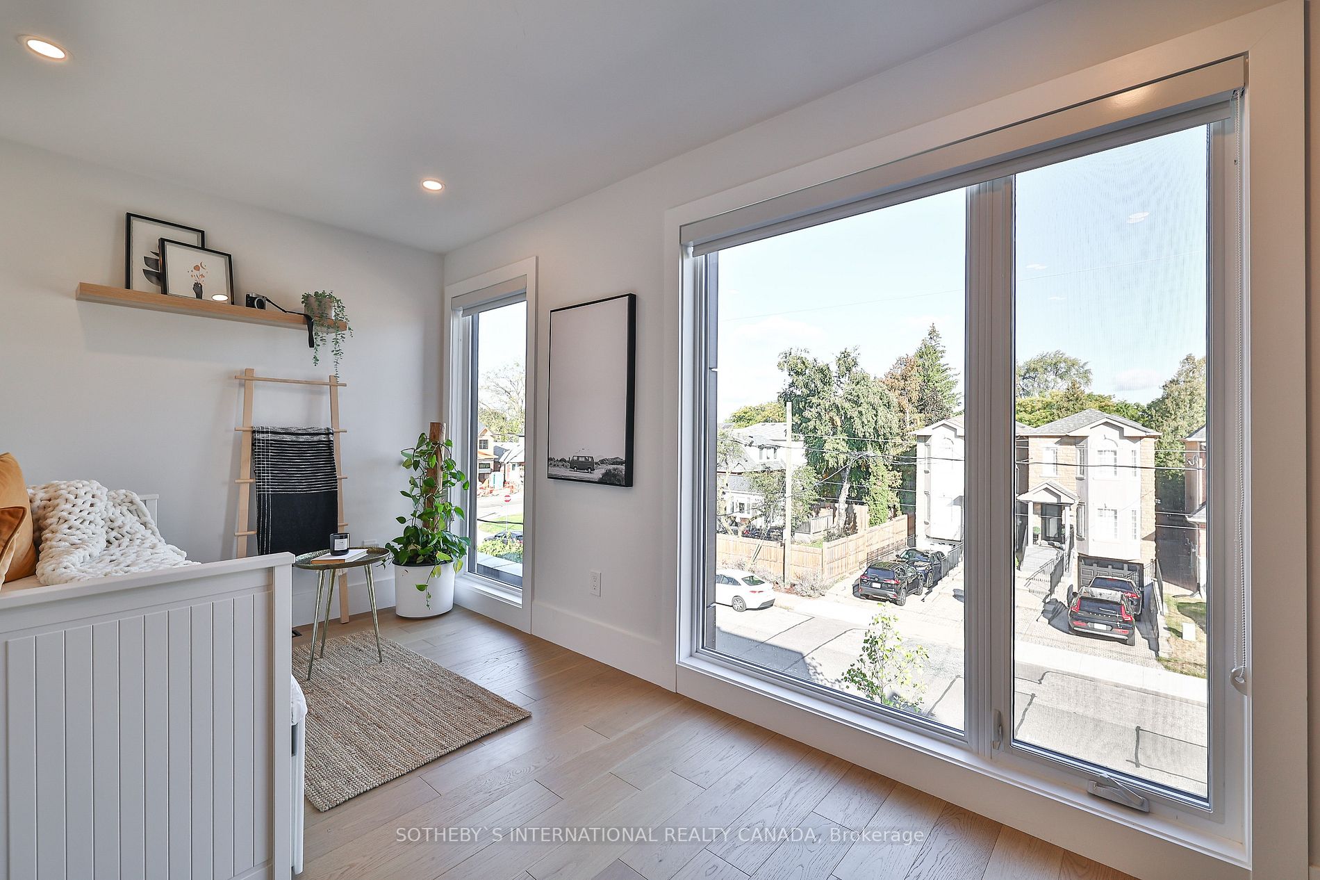 1C Holborne Ave