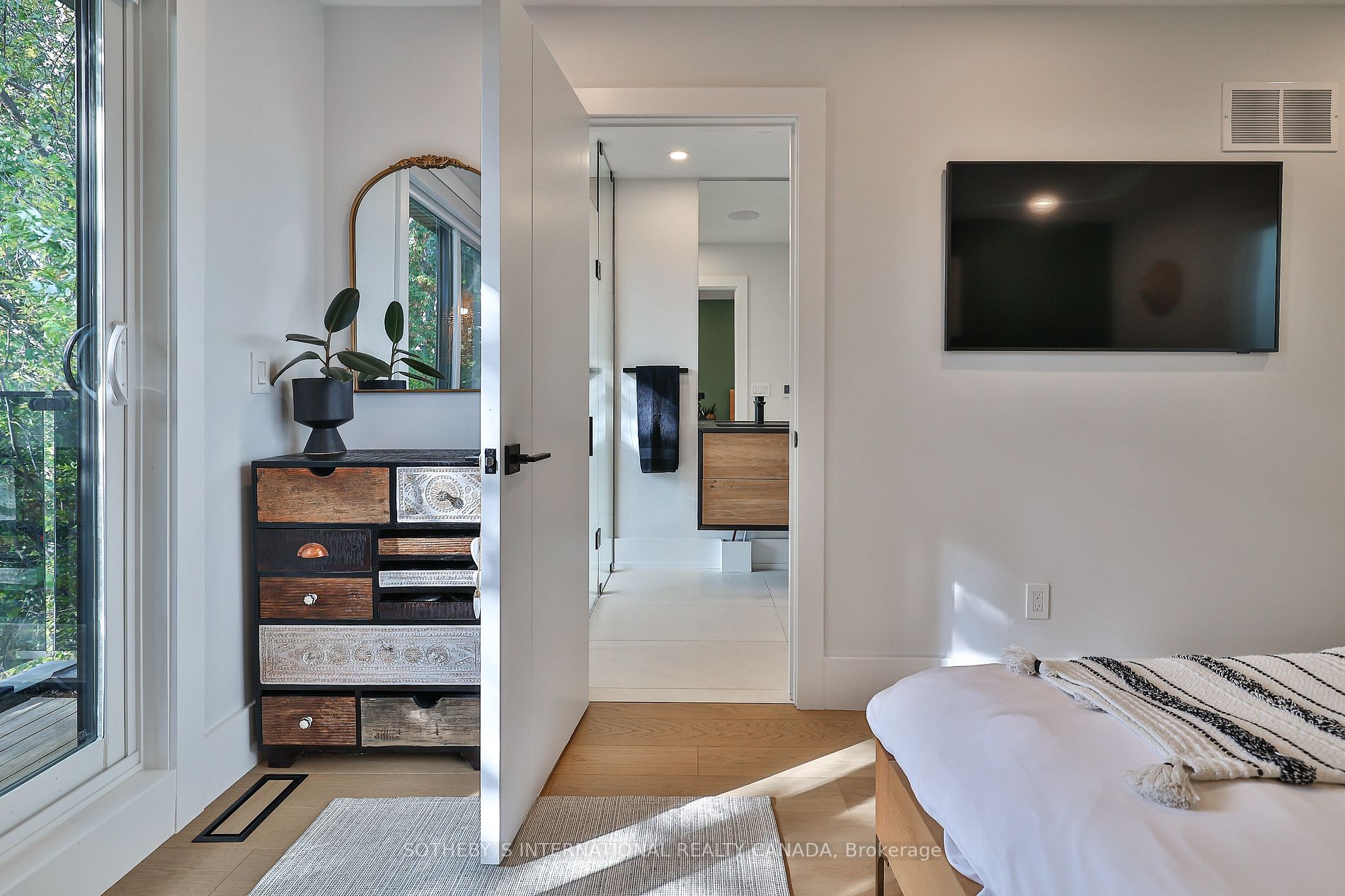 1C Holborne Ave