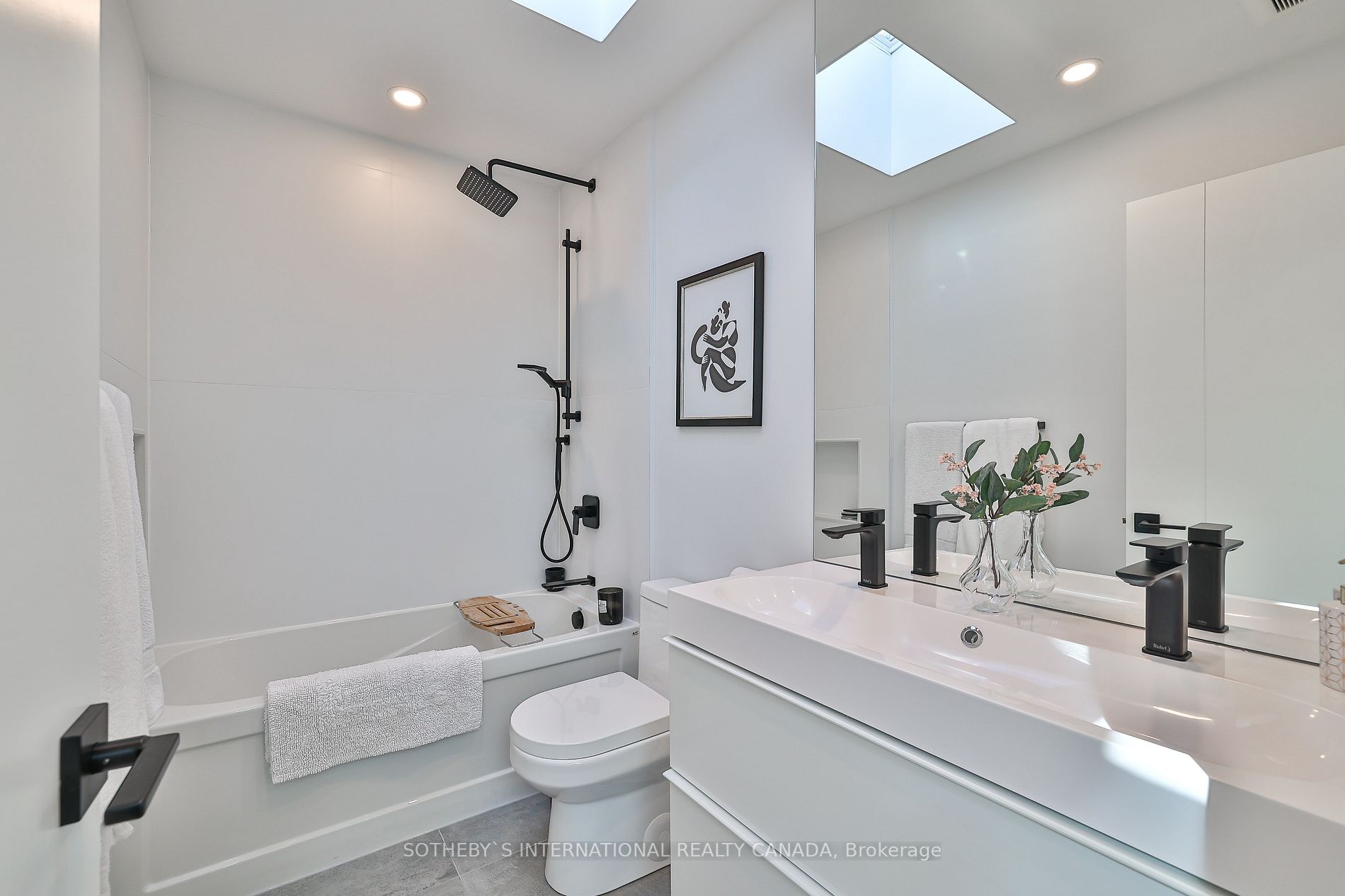 1C Holborne Ave